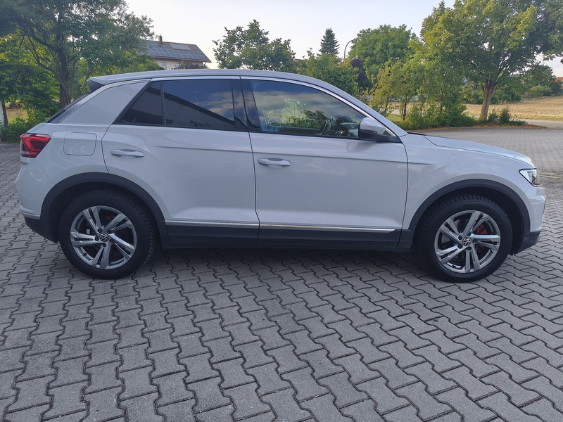 Volkswagen T-Roc 1.5 TSI Sport STDHEIZ/AHK/LED/PDC — photo 8