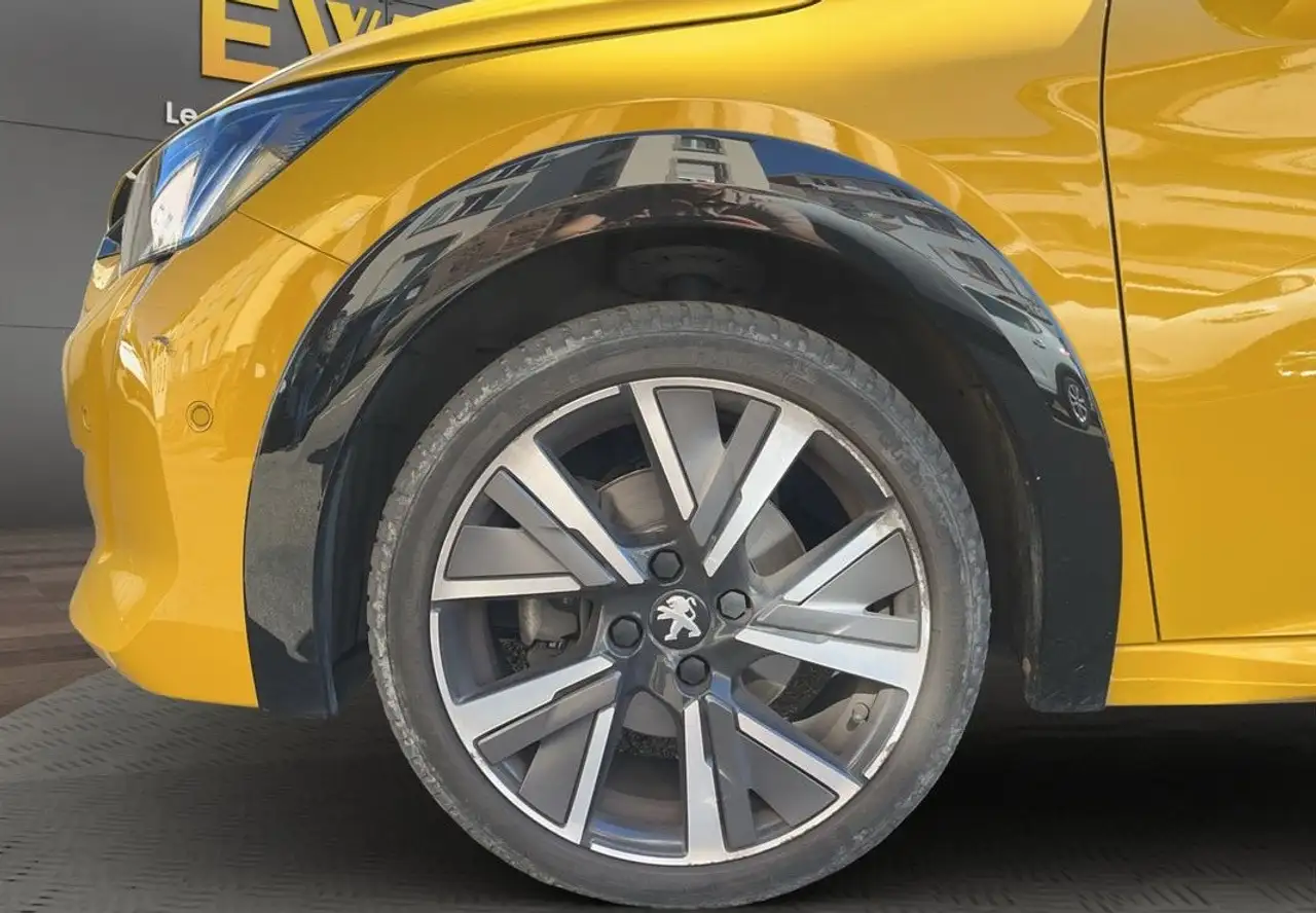 Peugeot 208 208 — photo 32