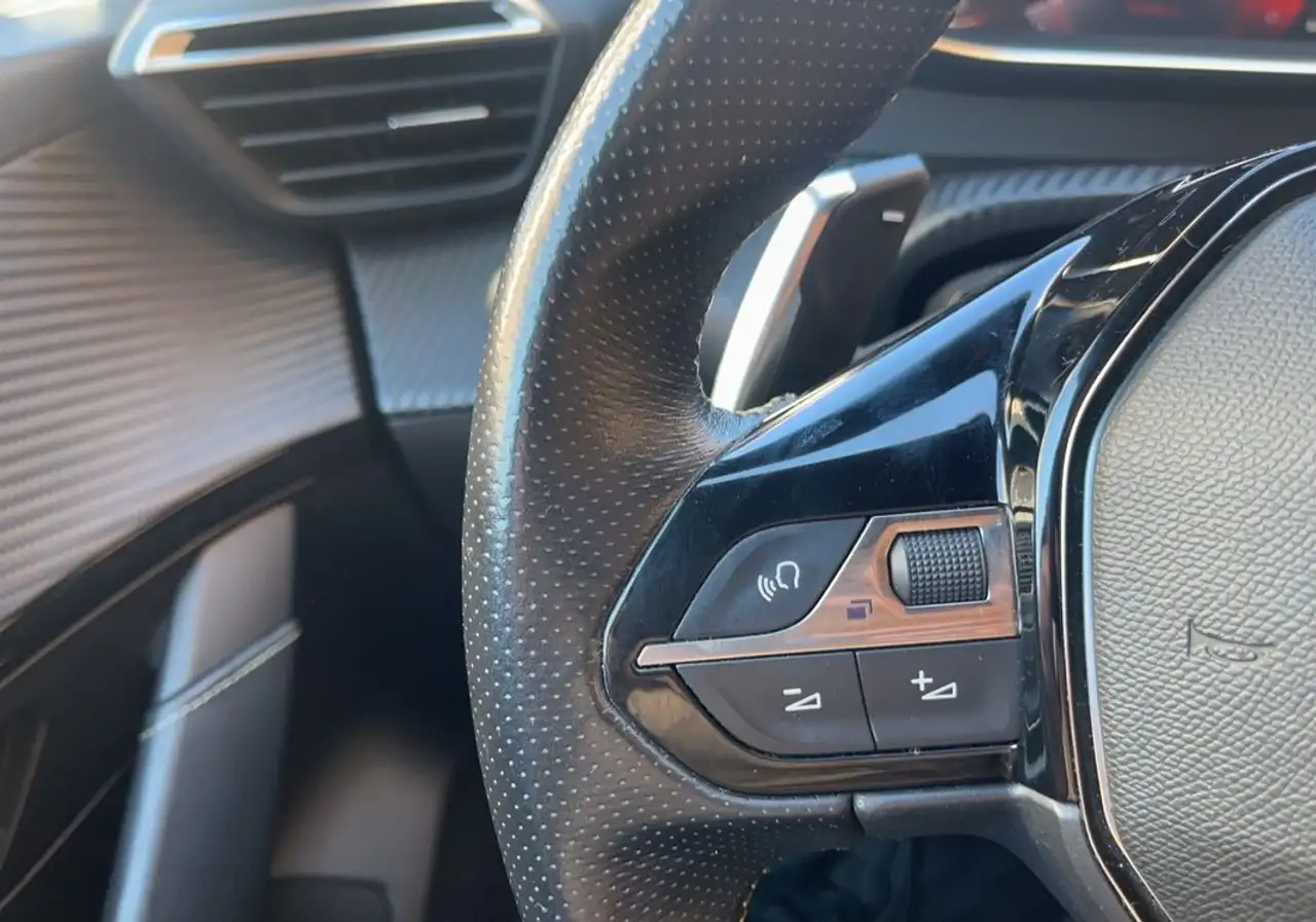 Peugeot 208 208 — photo 16