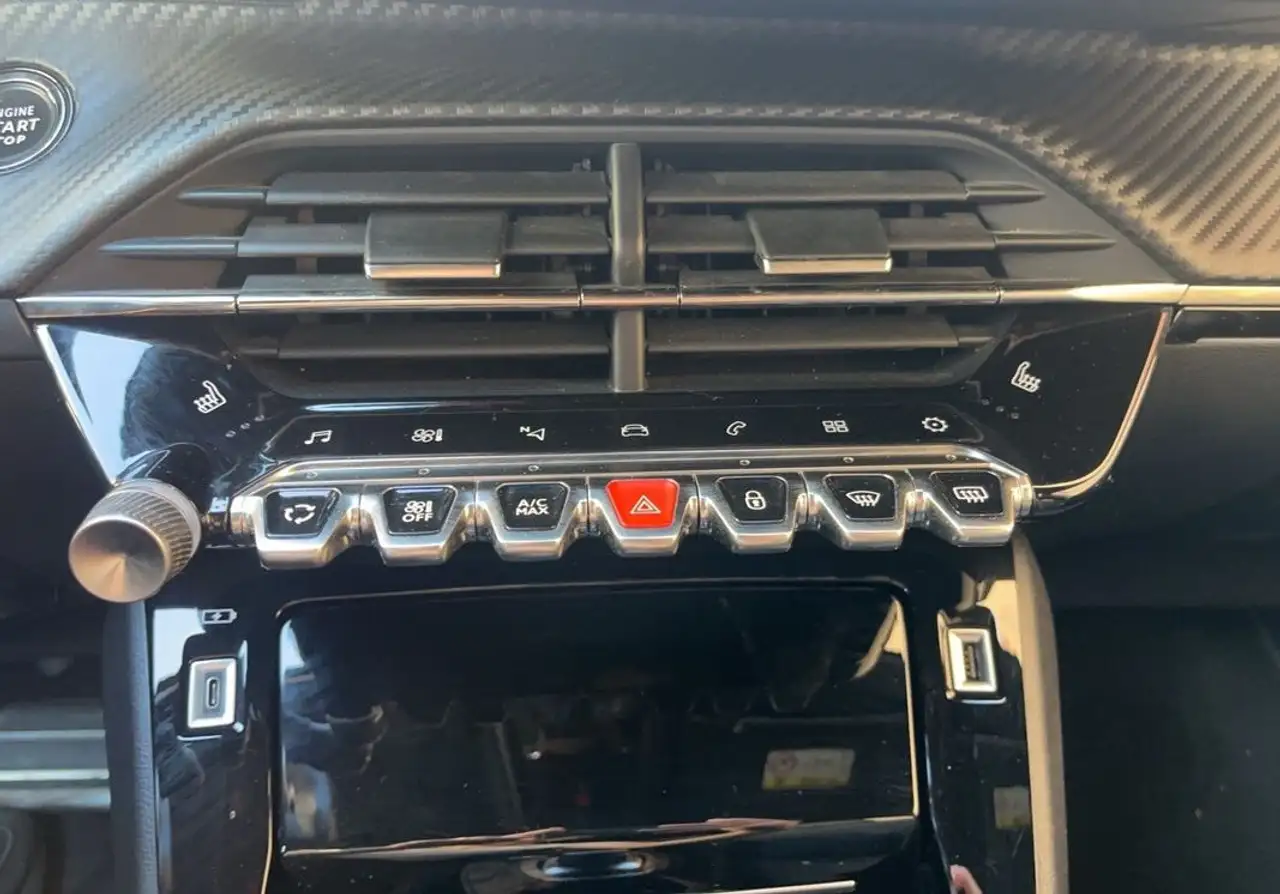 Peugeot 208 208 — photo 21