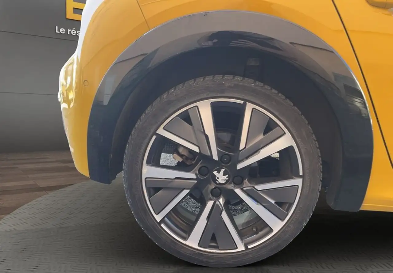 Peugeot 208 208 — photo 29