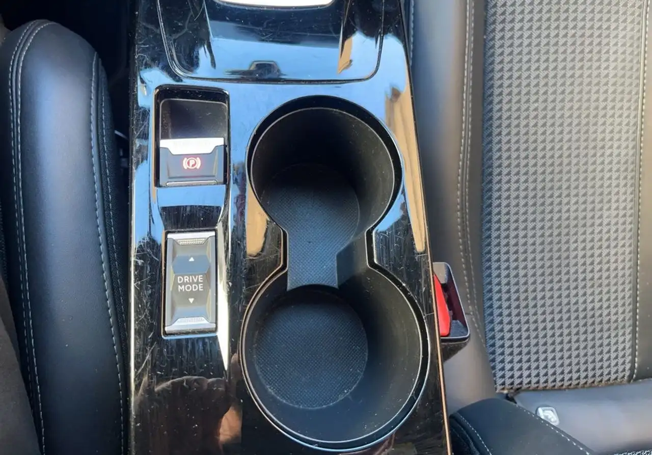 Peugeot 208 208 — photo 23