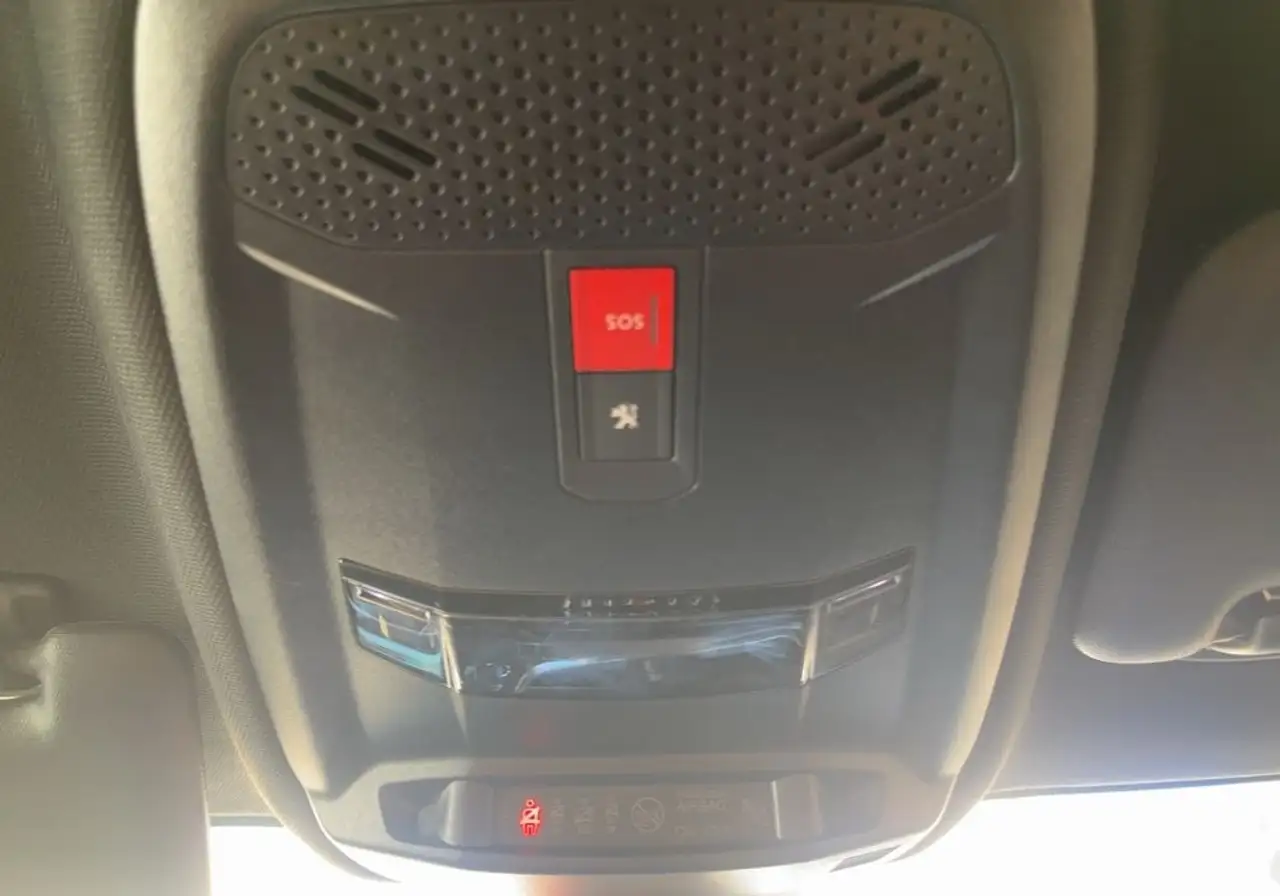 Peugeot 208 208 — photo 24