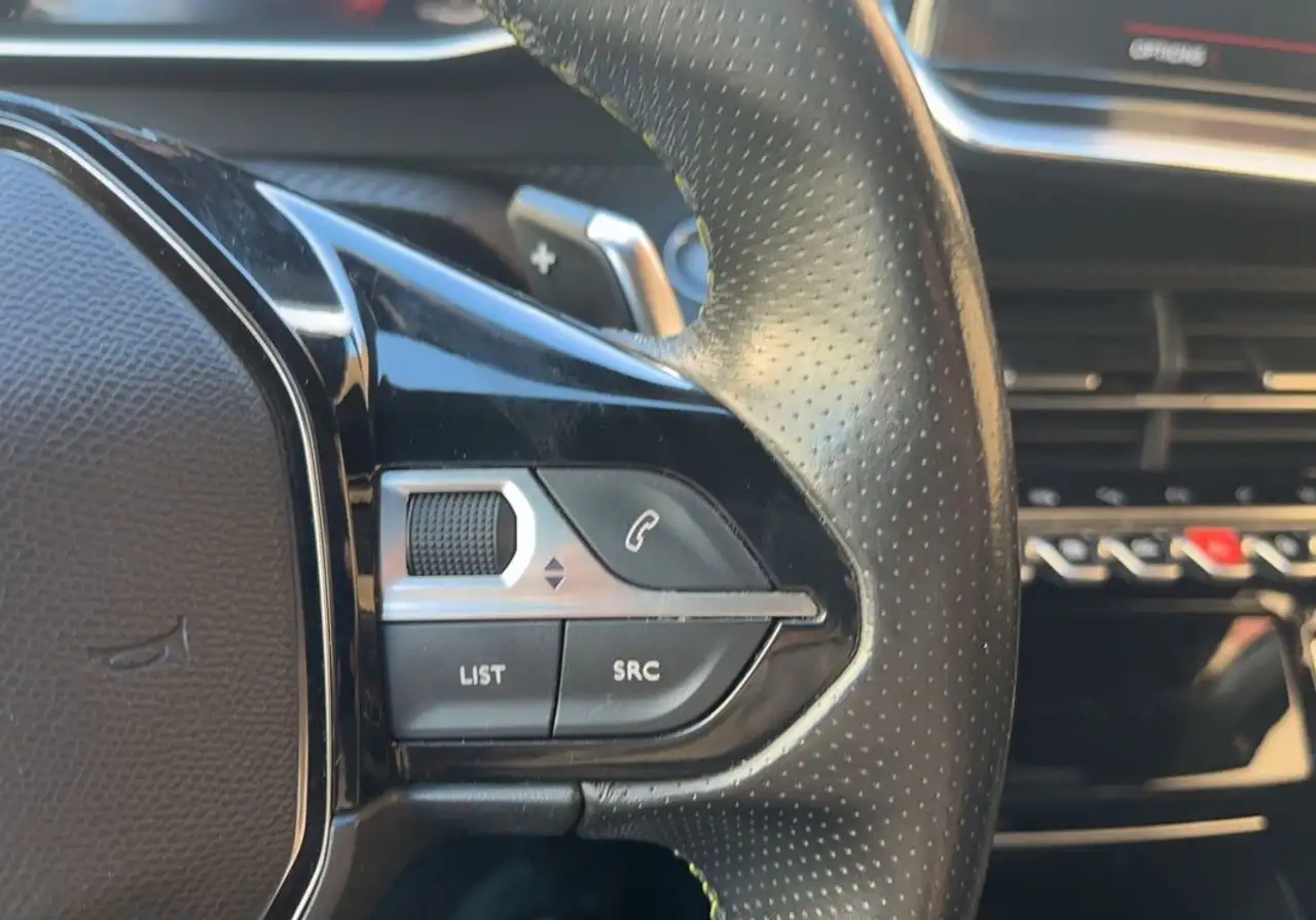 Peugeot 208 208 — photo 17
