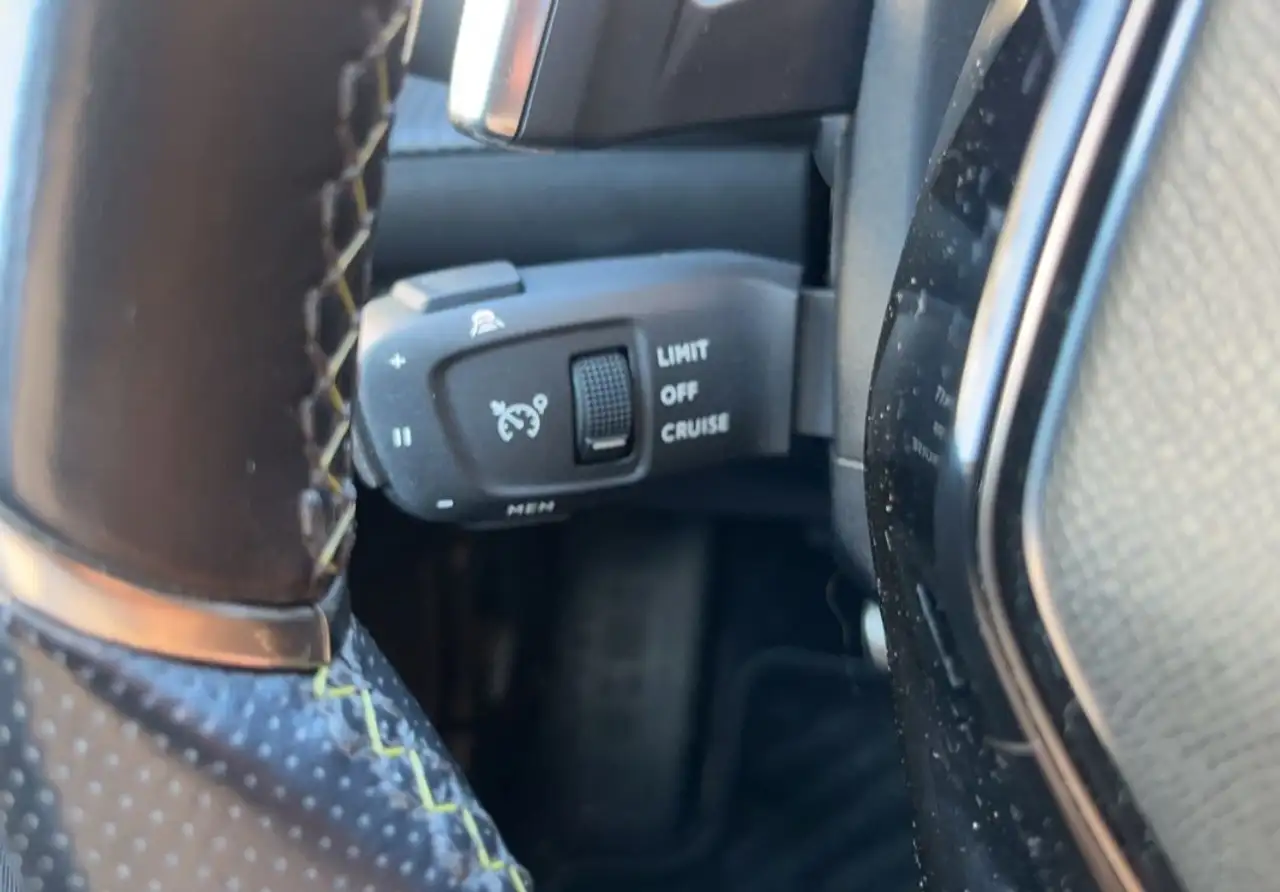 Peugeot 208 208 — photo 22