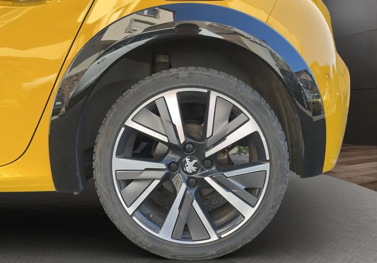 Peugeot 208 208 — photo 31