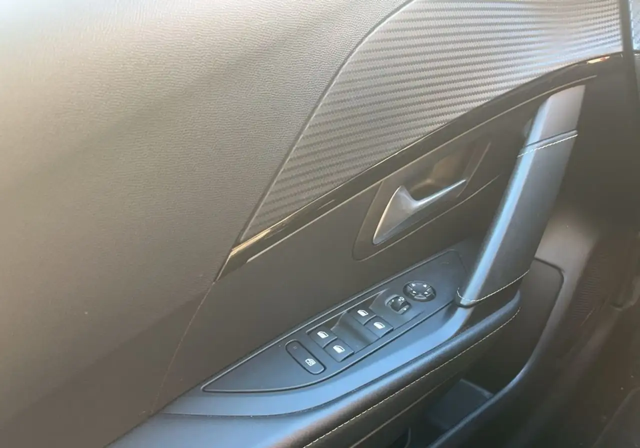 Peugeot 208 208 — photo 26