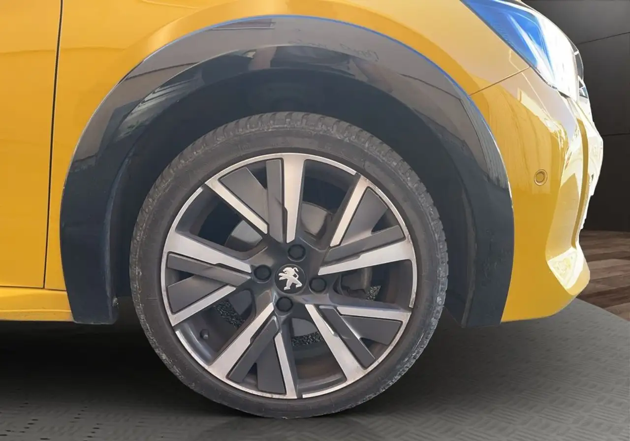 Peugeot 208 208 — photo 30