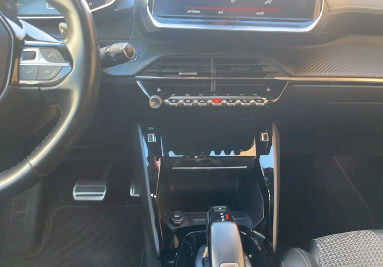 Peugeot 208 208 — photo 27