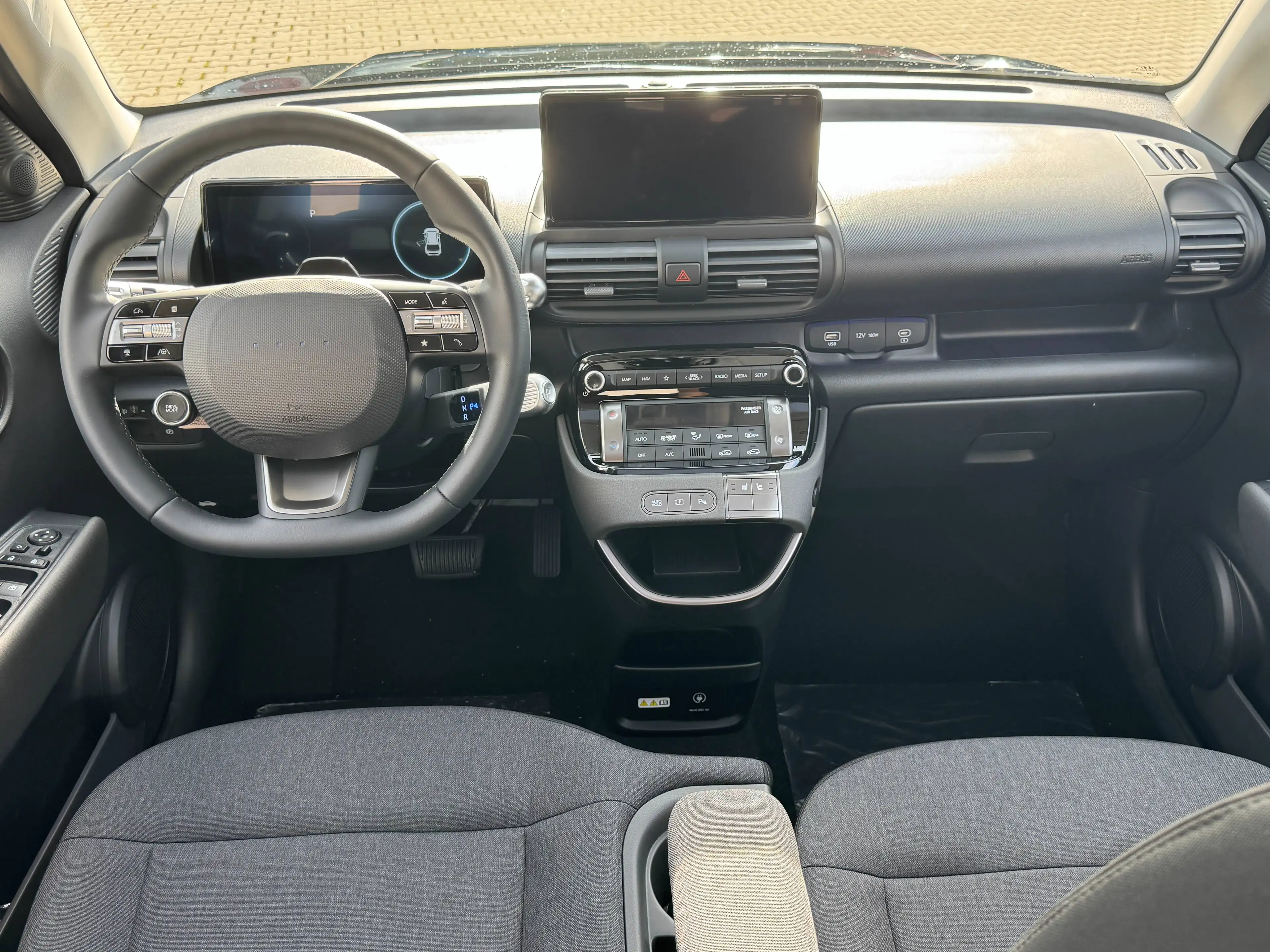 Hyundai Inster Prime 49 kWh (115 PS) V2L-Paket, — photo 12