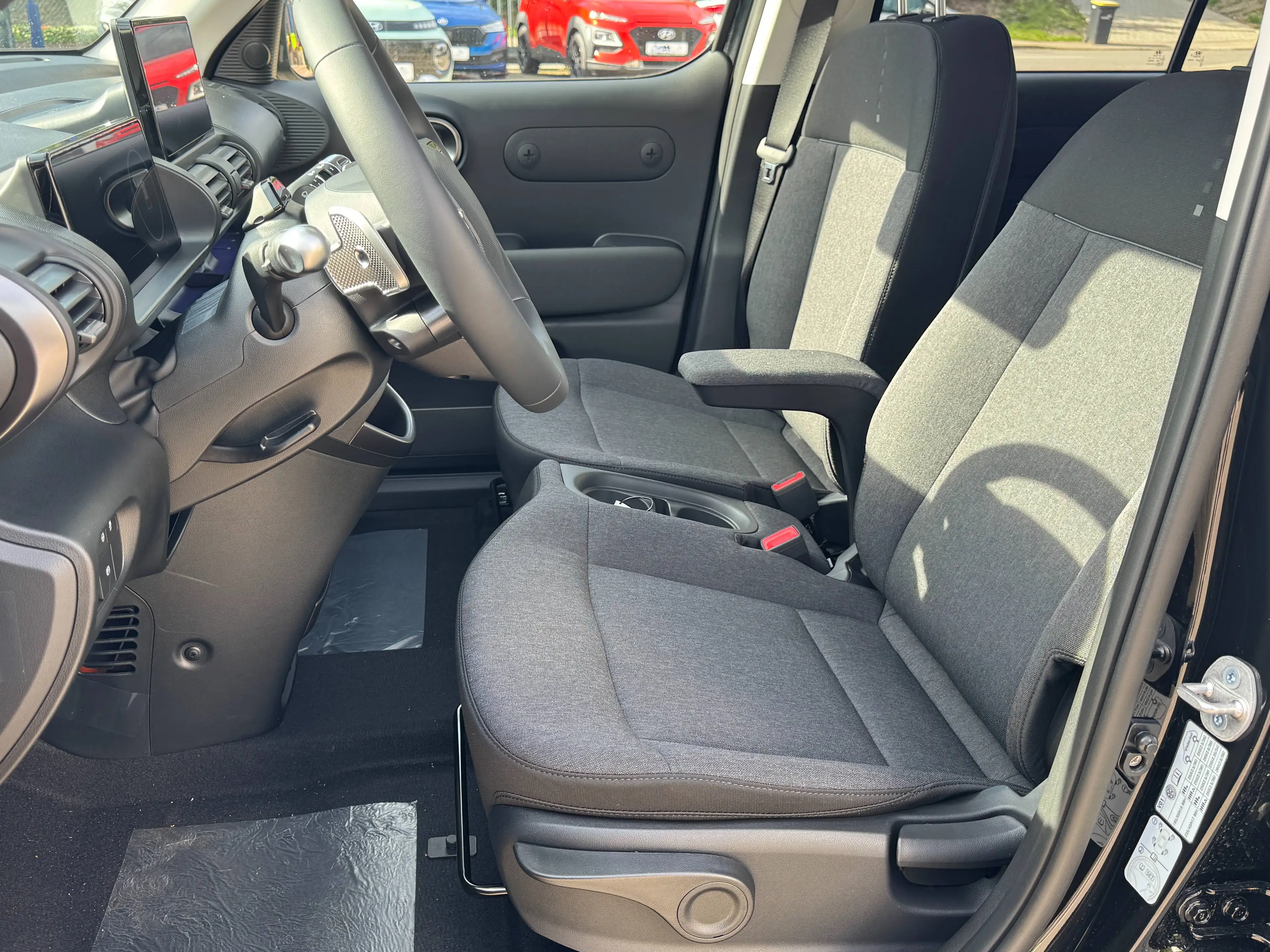 Hyundai Inster Prime 49 kWh (115 PS) V2L-Paket, — photo 11