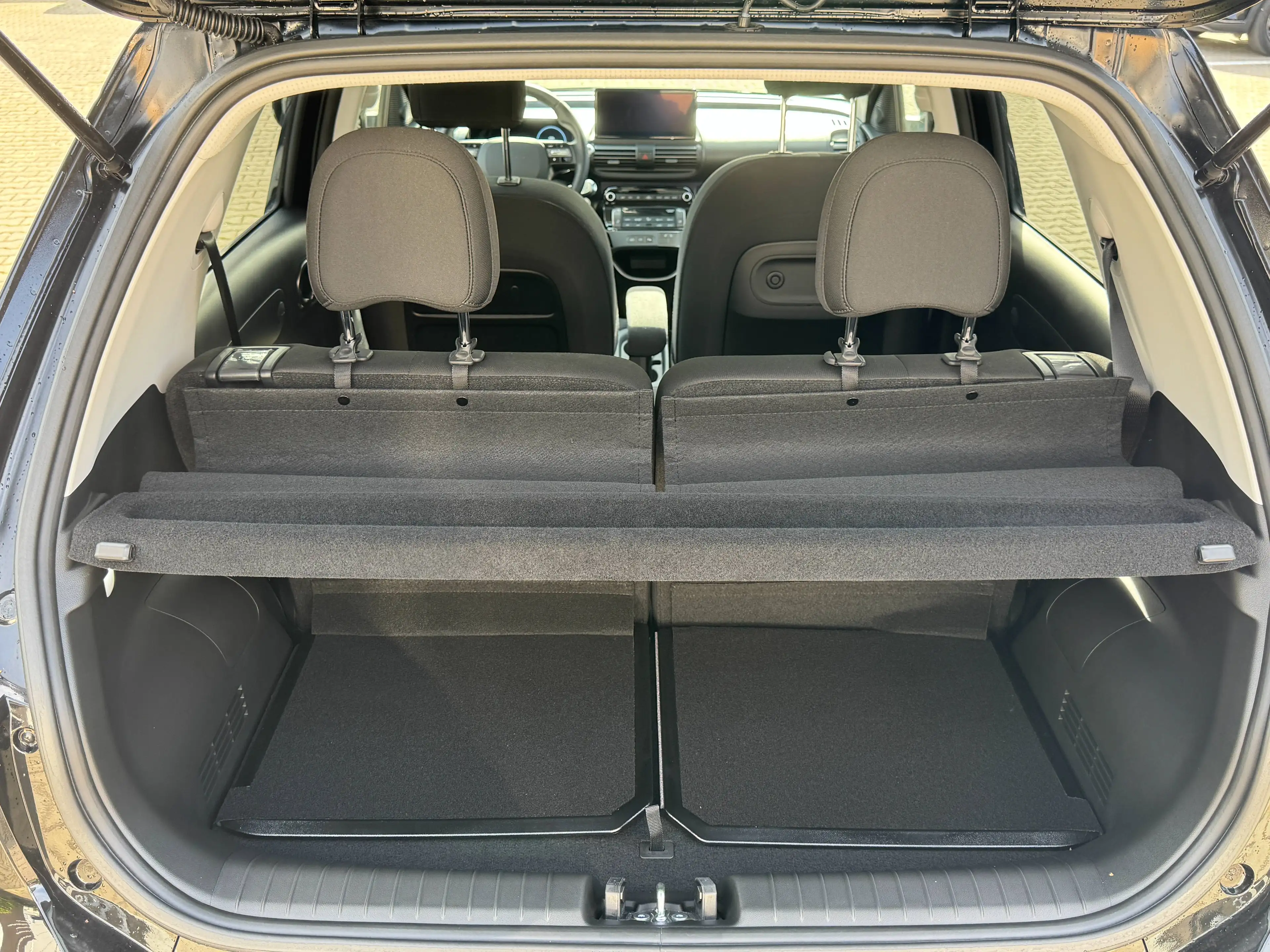 Hyundai Inster Prime 49 kWh (115 PS) V2L-Paket, — photo 15