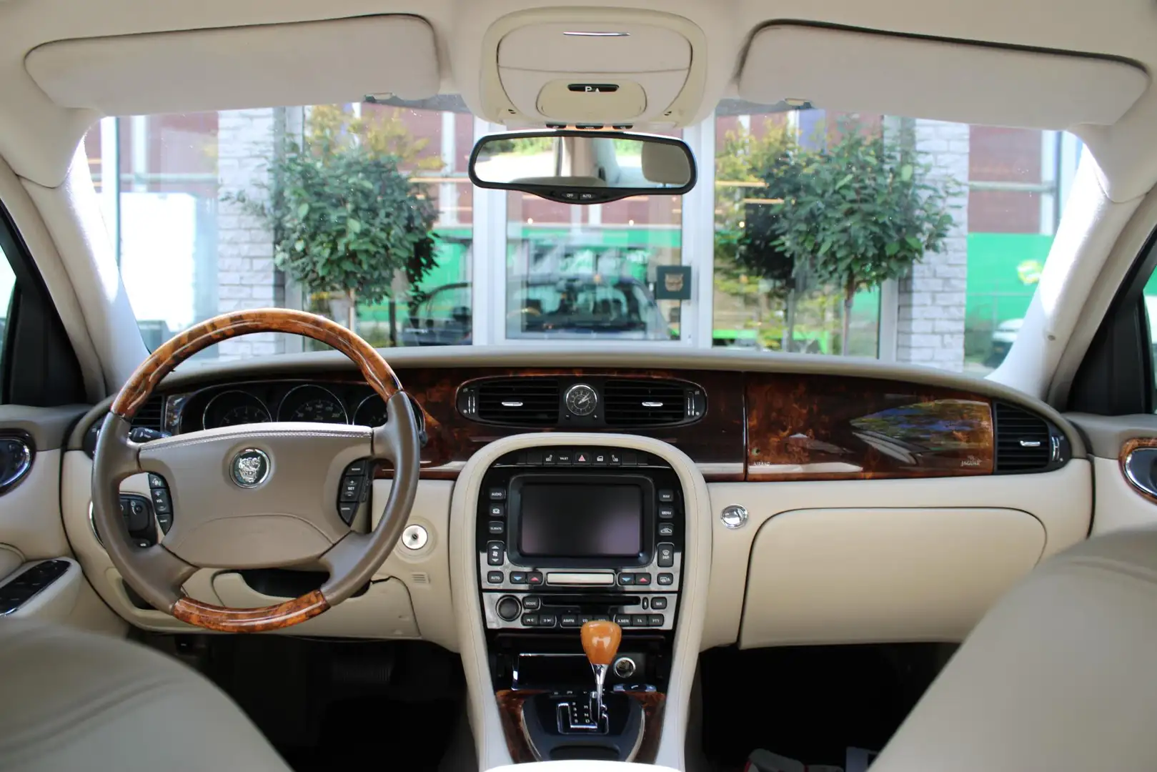 Jaguar XJ 3.5 V8 Executive Schwarz - 2