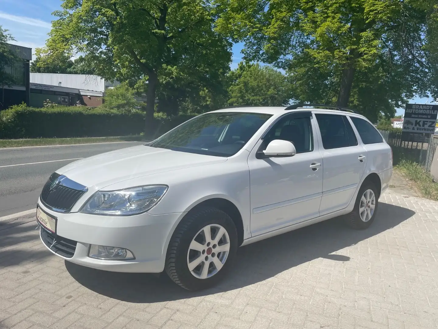 Skoda Octavia Combi Ambiente 4X4 Weiß - 1