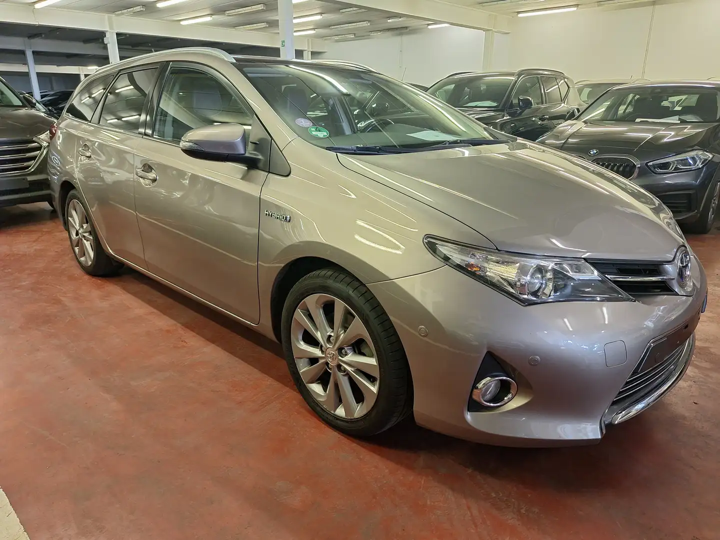 Toyota Auris SW HEV 1.8i HSD Comfort CVT Brown - 2