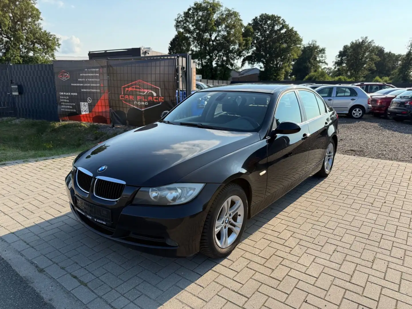 BMW 318 Baureihe 3 Lim. 318i TÜV NEU/KLIMAAUT./PDC Schwarz - 1