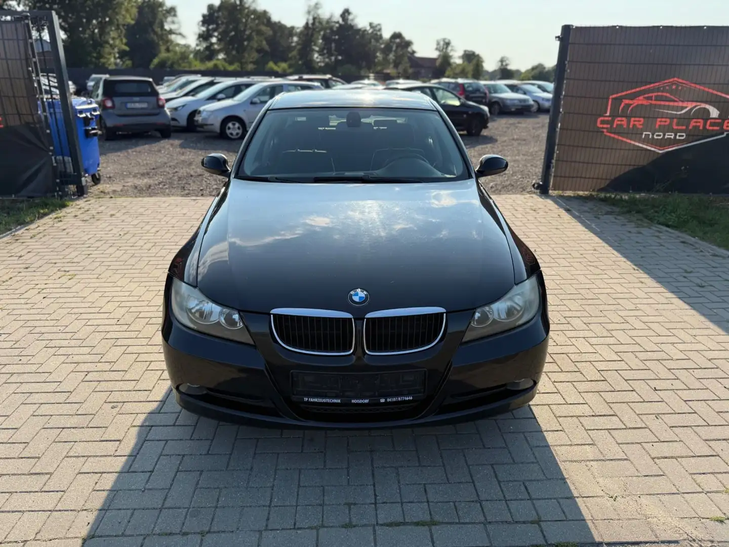 BMW 318 Baureihe 3 Lim. 318i TÜV NEU/KLIMAAUT./PDC Schwarz - 2