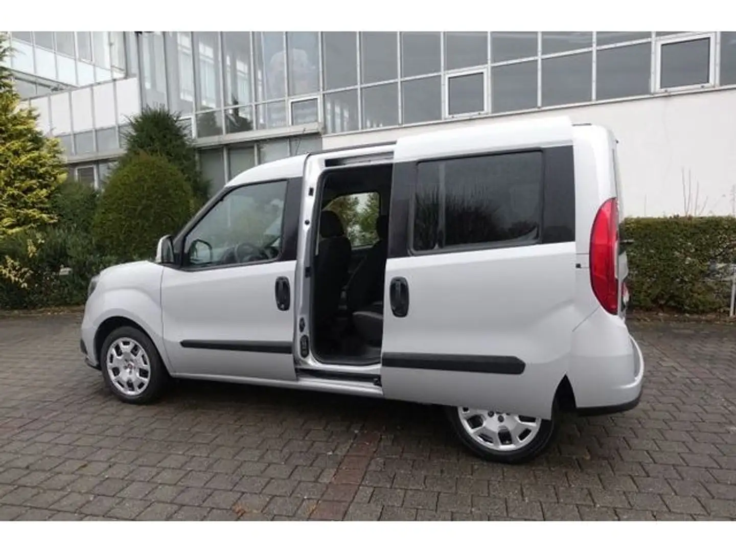 Fiat Doblo 1,6 Multijet SX Tempomat Rückfahrkamera Grau - 2