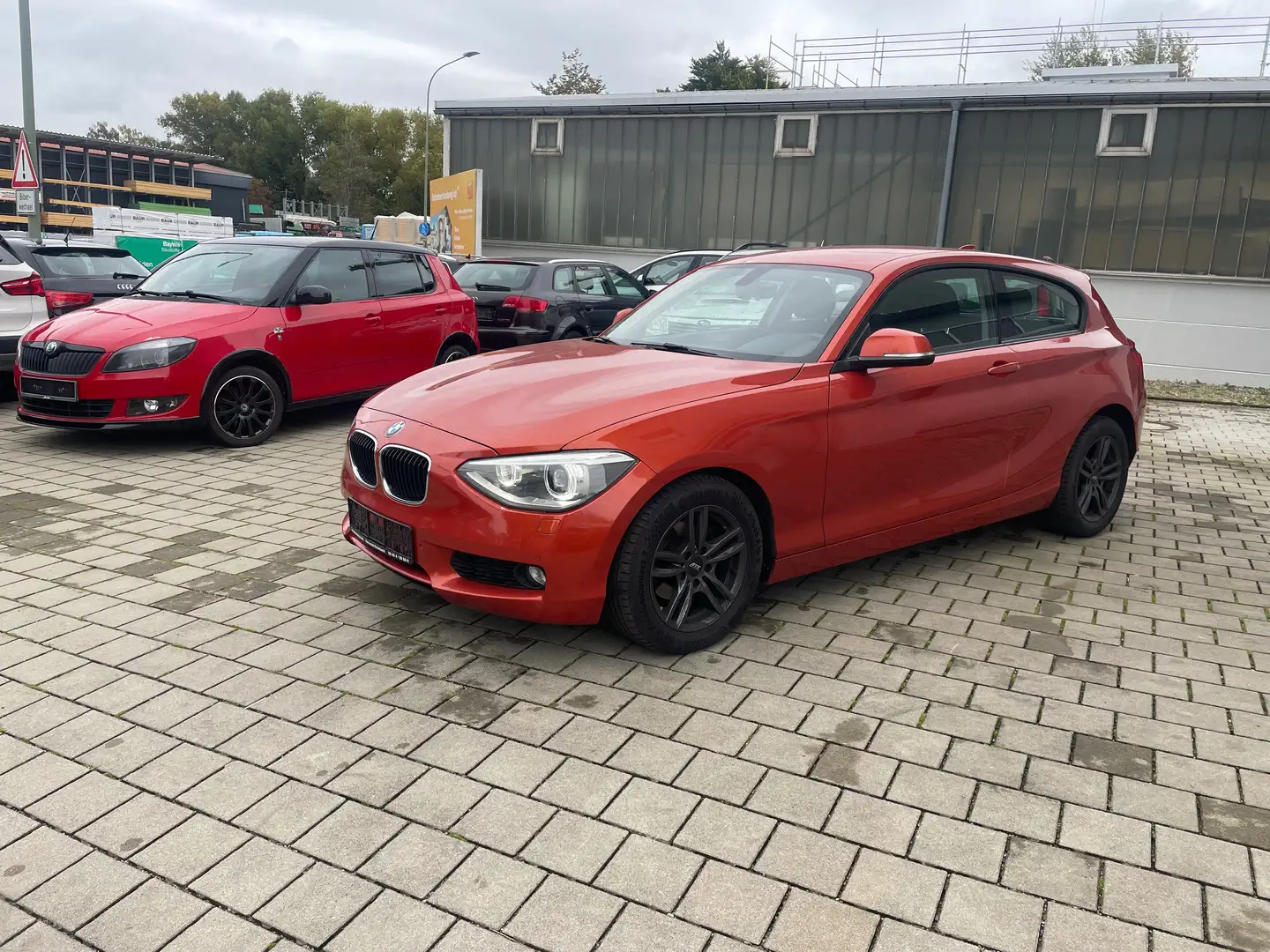 BMW 116 1er (3-Türer) 116i Automatic Oranžová - 1