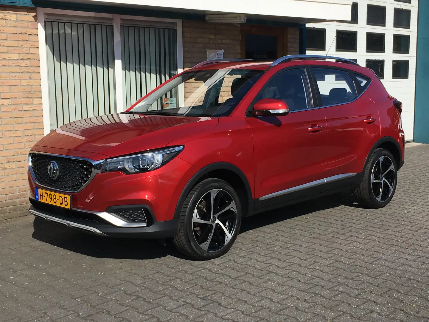 MG ZS EV Luxury 45 kWh Rood - 1