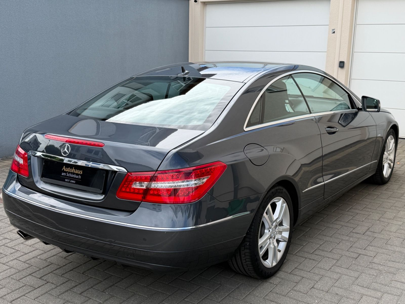 Mercedes-Benz E 200 CGI °Coupe°Elegance°76Tkm°2.Hand°Leder°Nav — photo 6