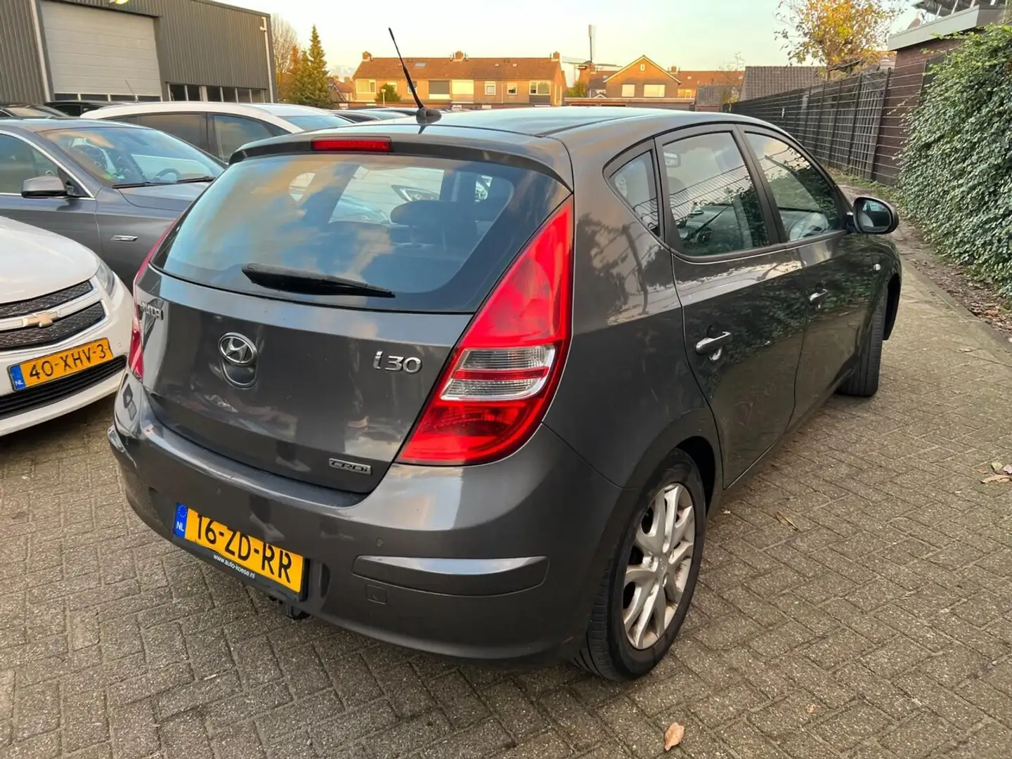Hyundai i30 1.6 CRDi Style Grijs - 2