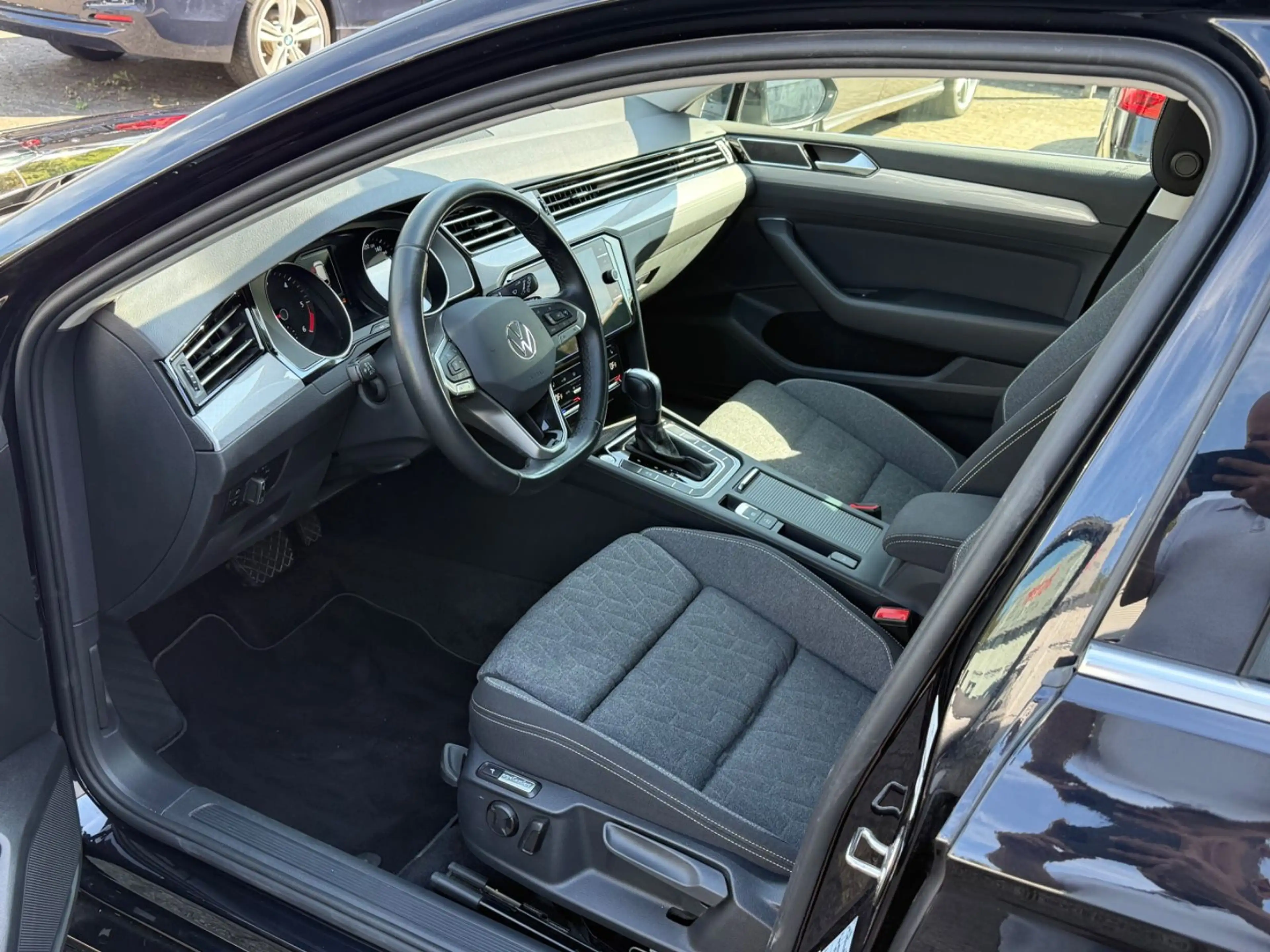 Volkswagen Passat Variant Business 2.0 TDI DSG AHK — photo 7