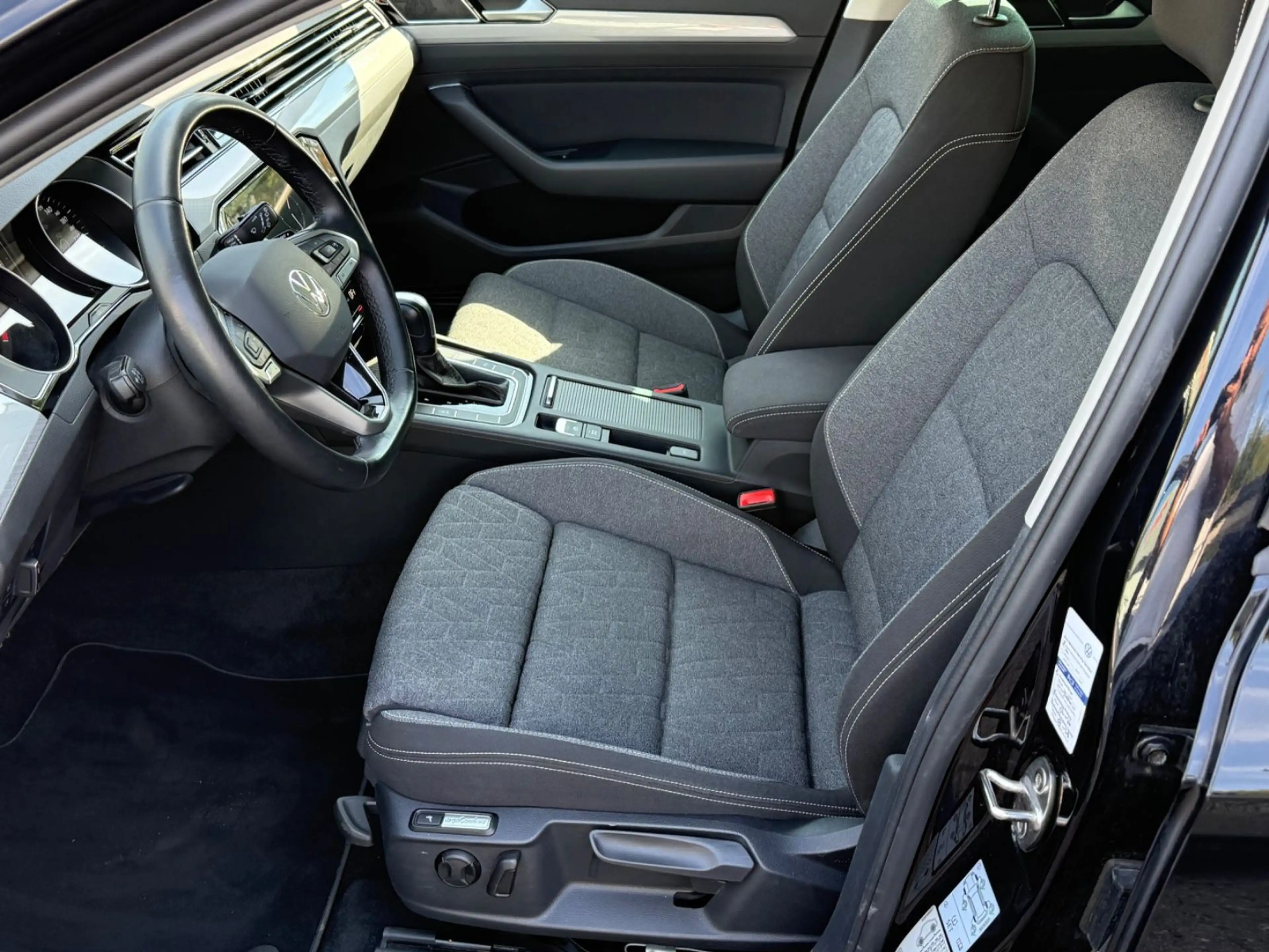 Volkswagen Passat Variant Business 2.0 TDI DSG AHK — photo 8