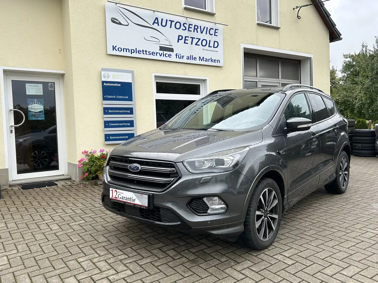 Ford Kuga Kuga 1.5 EcoBoost 2x4 ST-Line Grau - 1