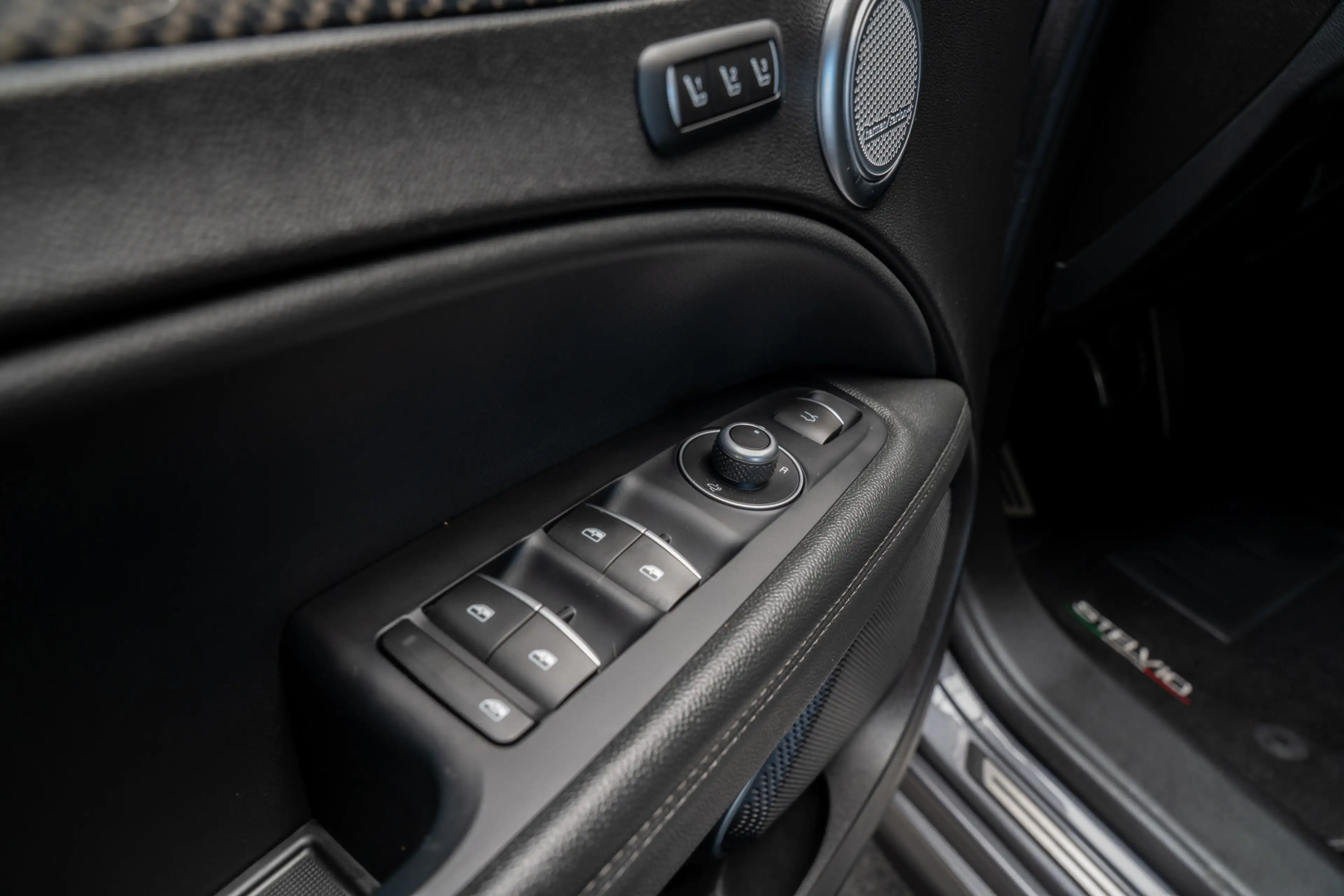 Alfa Romeo Stelvio 2.9 V6 AWD Quadrifoglio — photo 31
