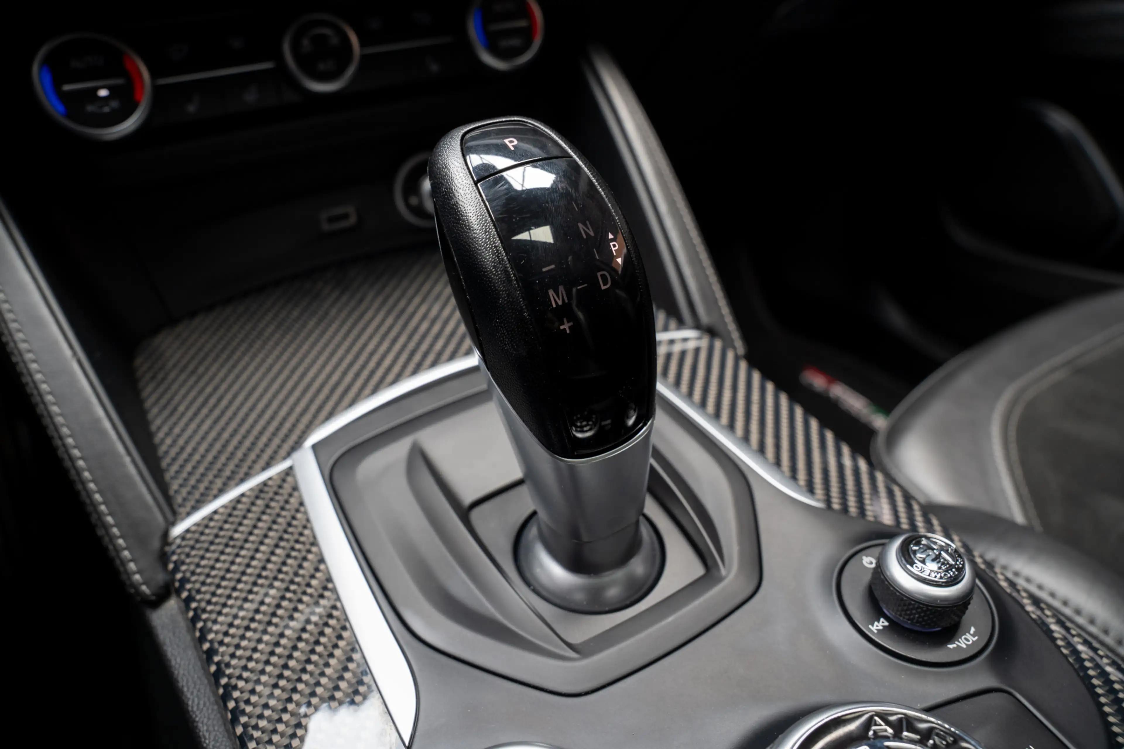 Alfa Romeo Stelvio 2.9 V6 AWD Quadrifoglio — photo 36