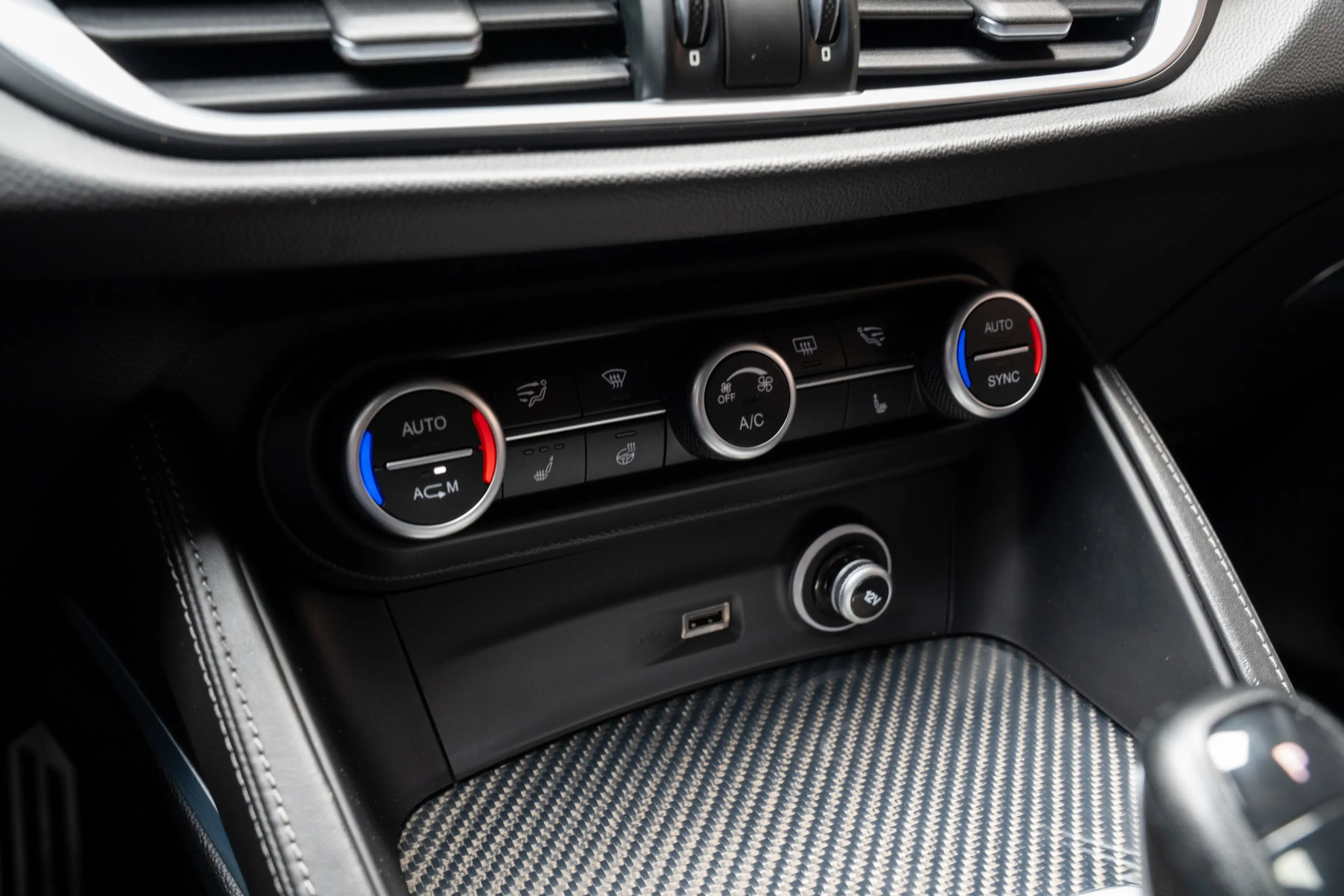 Alfa Romeo Stelvio 2.9 V6 AWD Quadrifoglio — photo 38