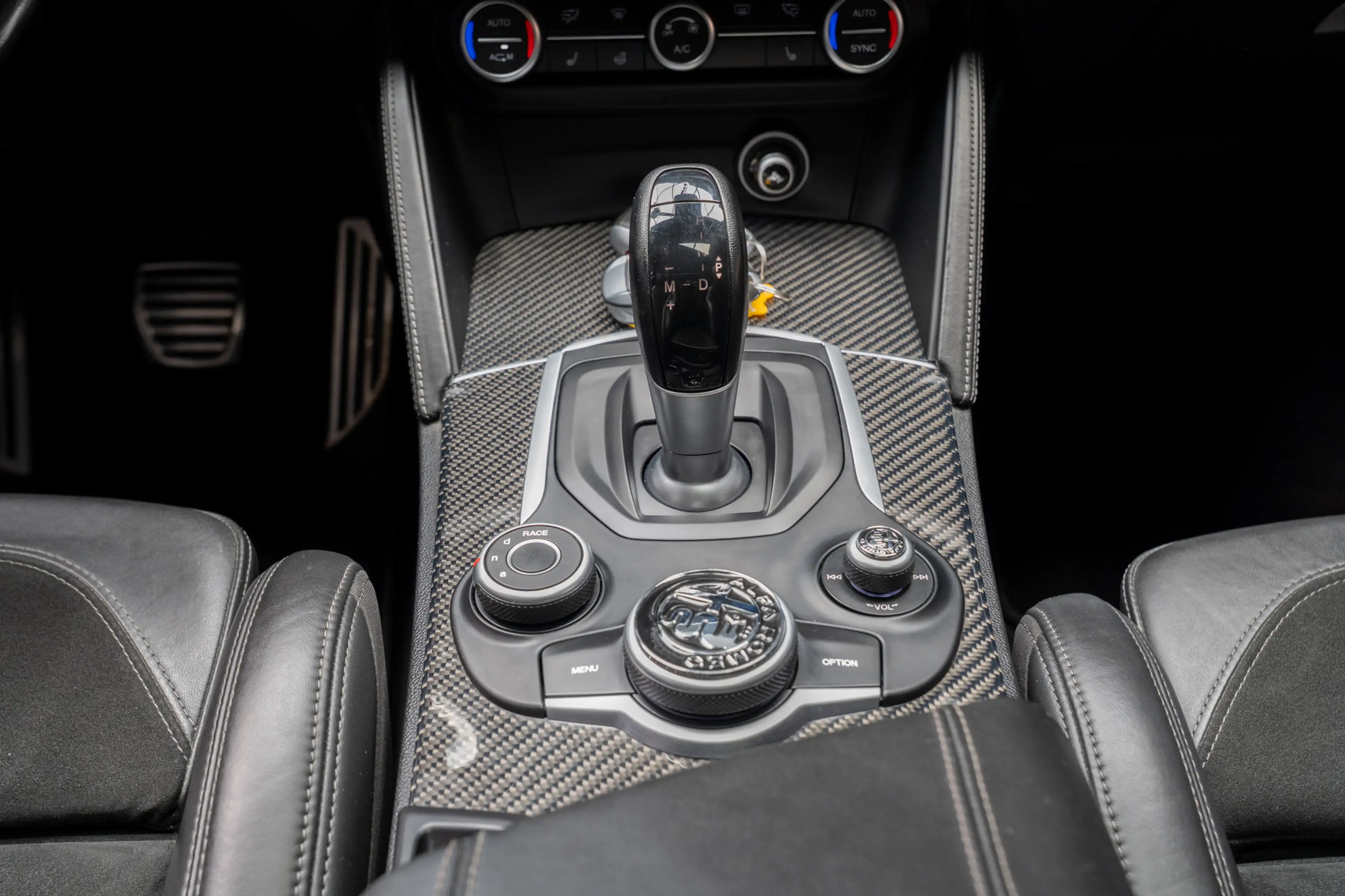 Alfa Romeo Stelvio 2.9 V6 AWD Quadrifoglio — photo 37