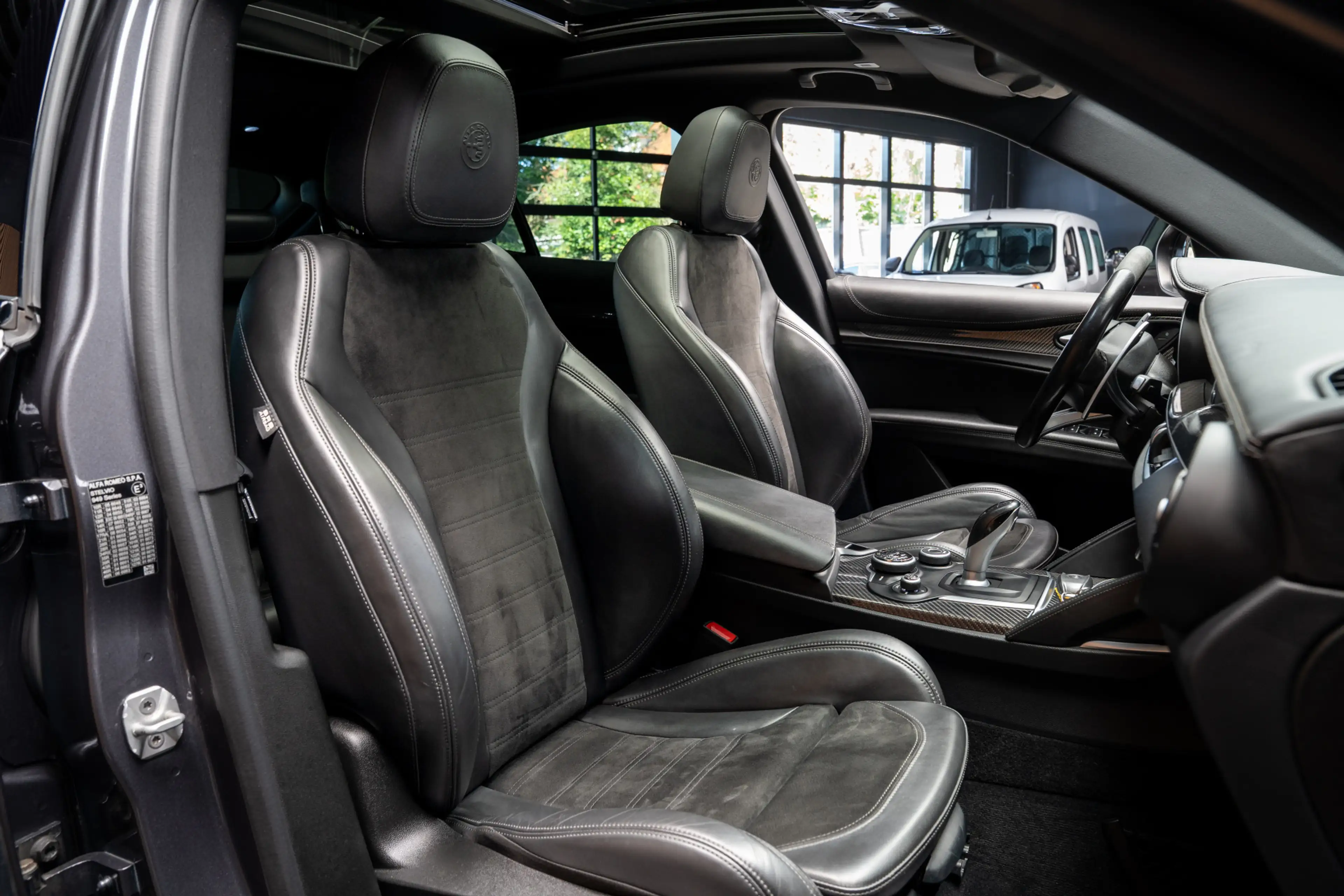 Alfa Romeo Stelvio 2.9 V6 AWD Quadrifoglio — photo 40