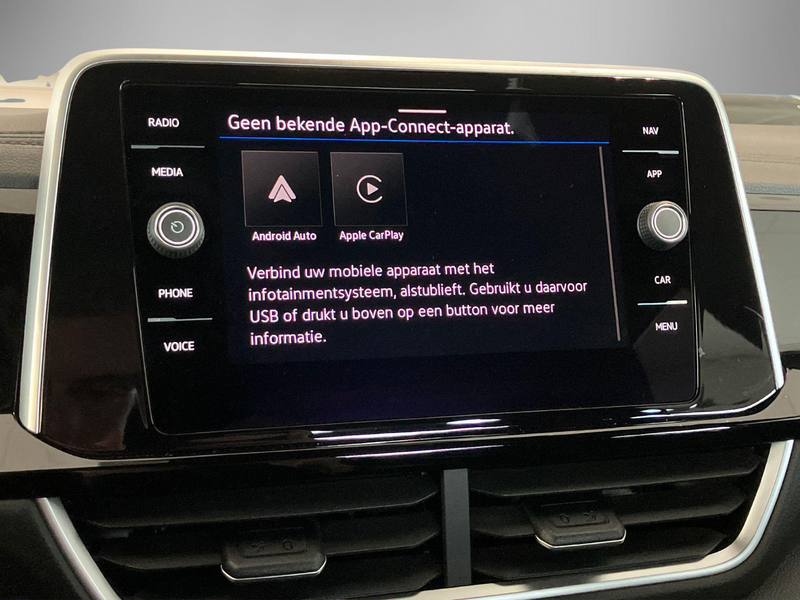 Volkswagen T-Roc 1.5TSI/150PK DSG R-Line · Trekhaak · Navigatie · C — photo 13