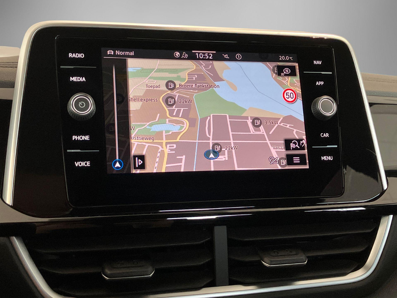 Volkswagen T-Roc 1.5TSI/150PK DSG R-Line · Trekhaak · Navigatie · C — photo 8