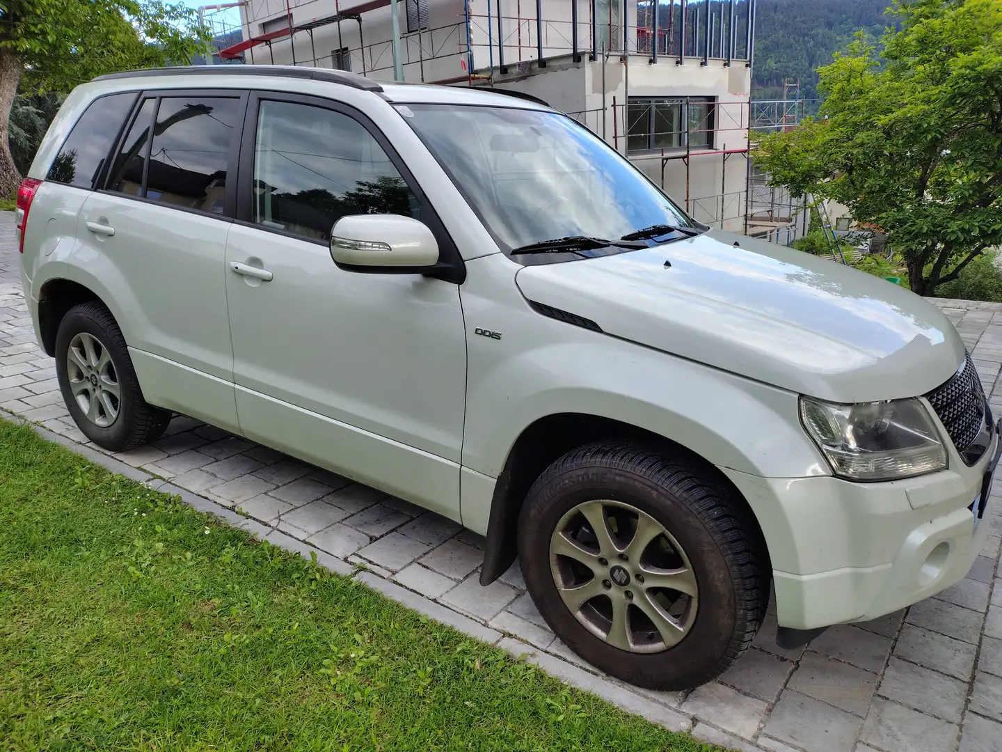 Suzuki Grand Vitara Grand Vitara 1,9 DDiS VX-E Deluxe L3 VX-E Deluxe L3 Weiß - 2