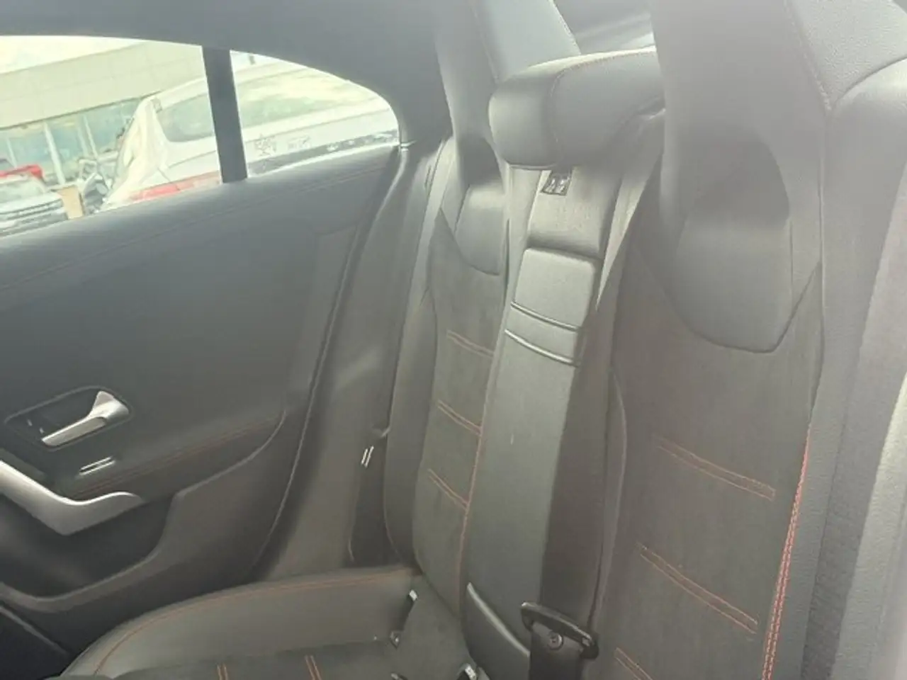 Mercedes-Benz CLA снимка Mercedes-Benz CLA