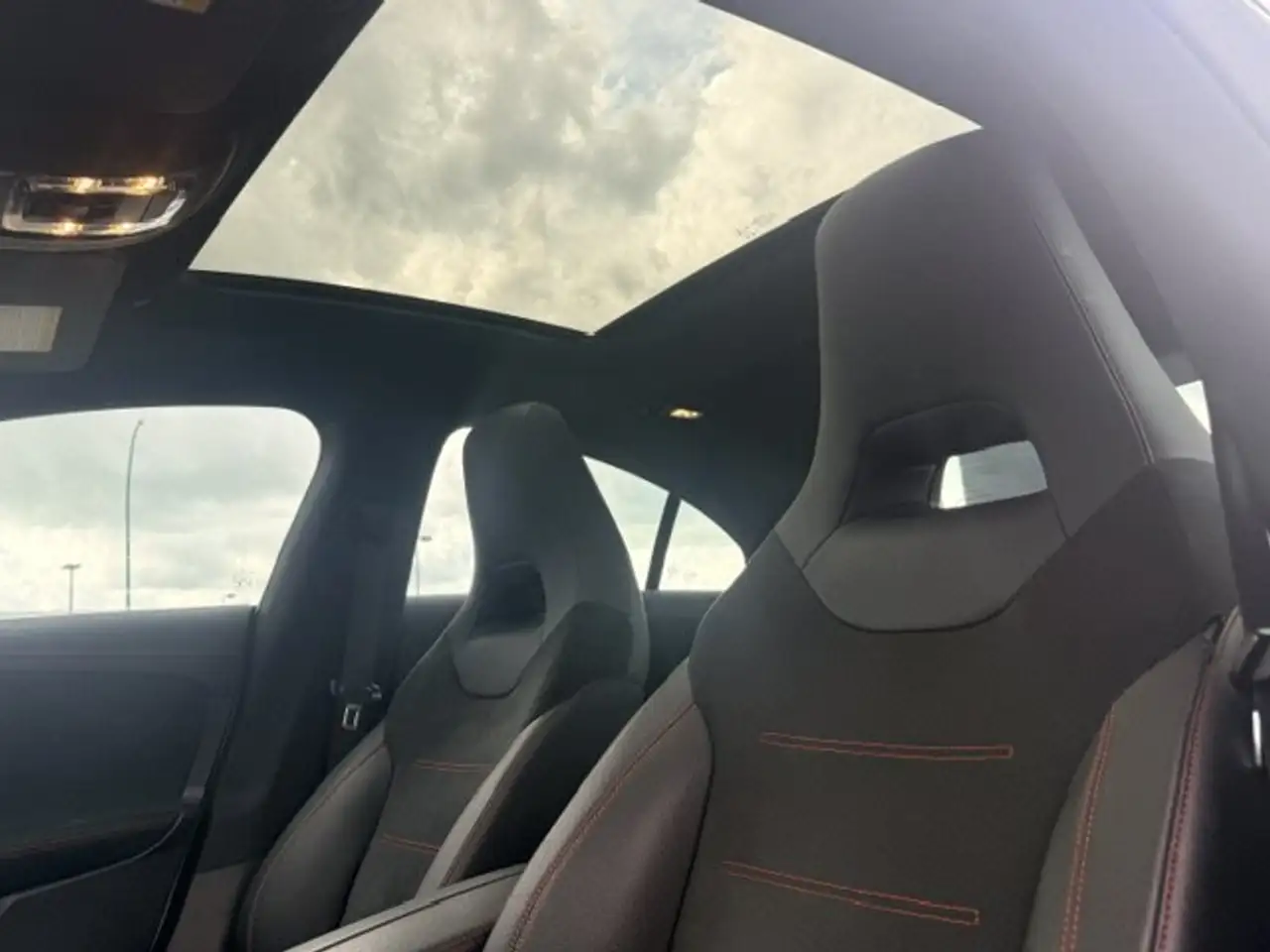 Mercedes-Benz CLA снимка Mercedes-Benz CLA