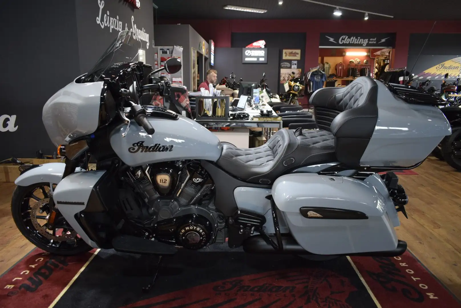 Indian Roadmaster Powerplus 112  Dark Horse StormGrey Šedá - 2
