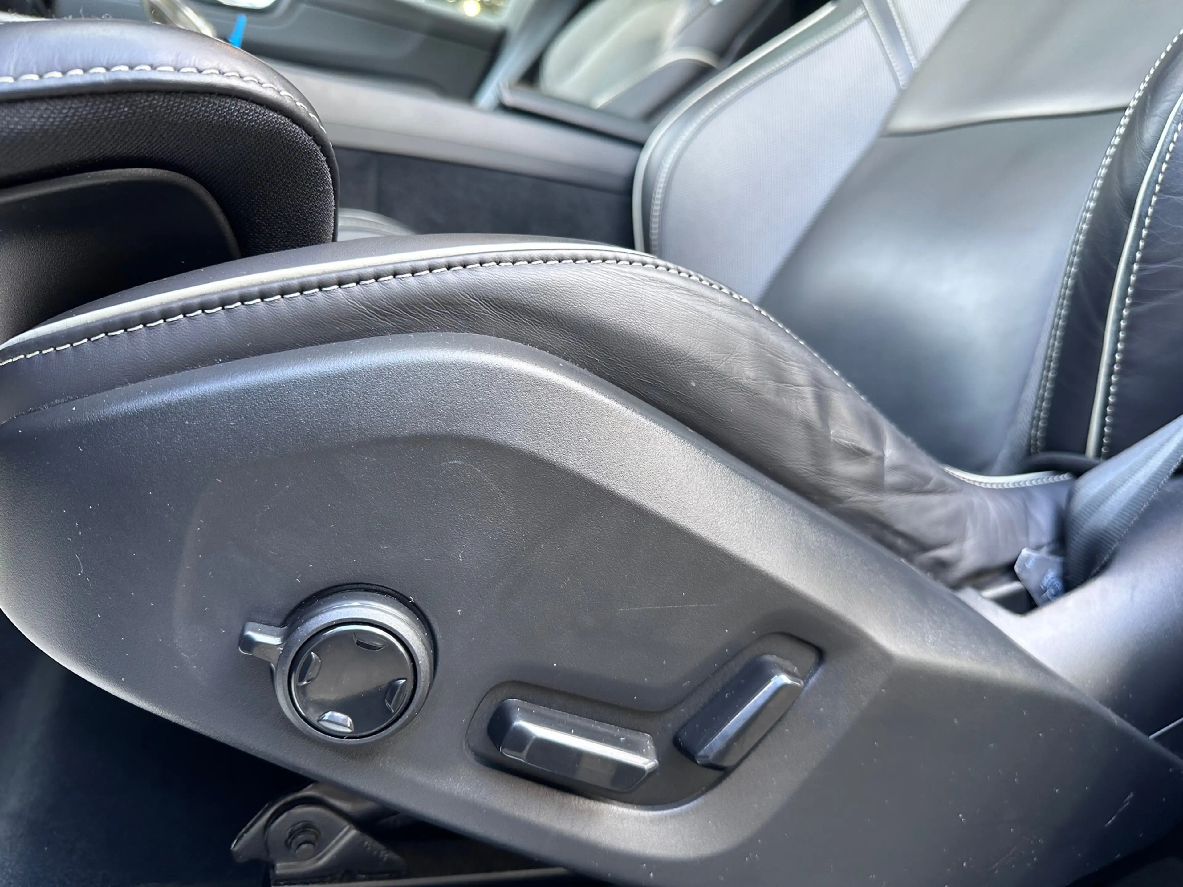 Volvo XC60 B5 Ultimate Dark ORG NL / HK AUDIO / MEMORY / PANO — photo 43