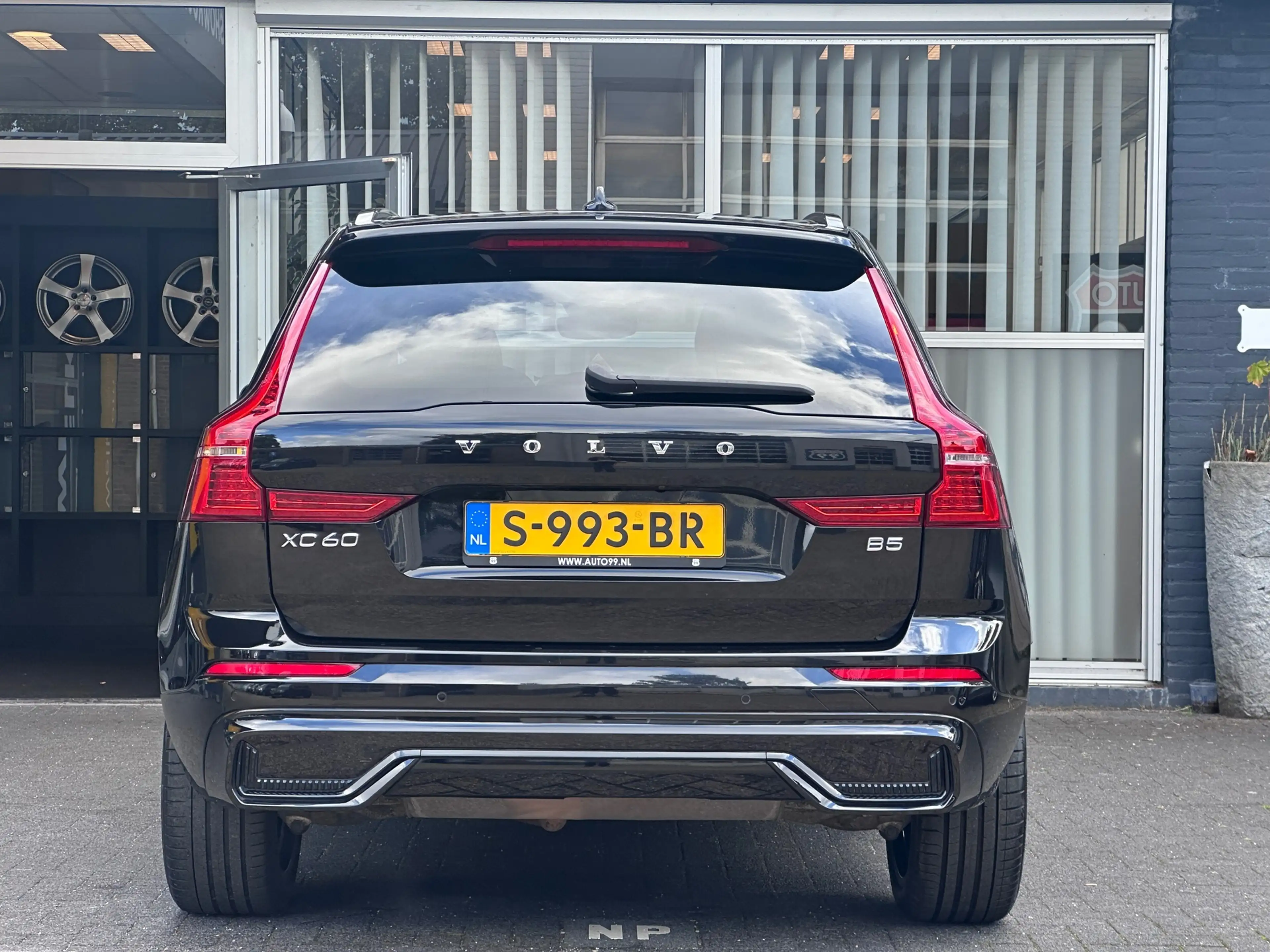 Volvo XC60 B5 Ultimate Dark ORG NL / HK AUDIO / MEMORY / PANO — photo 4