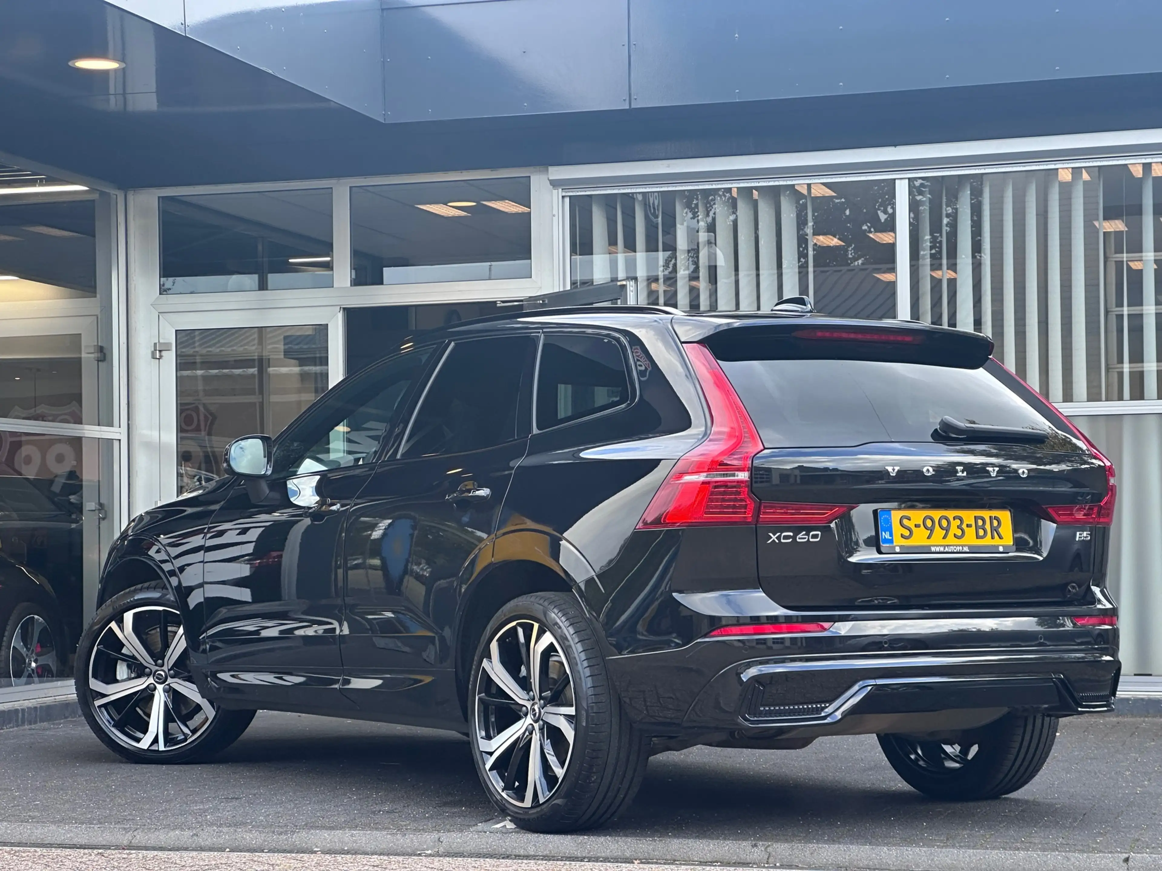 Volvo XC60 B5 Ultimate Dark ORG NL / HK AUDIO / MEMORY / PANO — photo 3