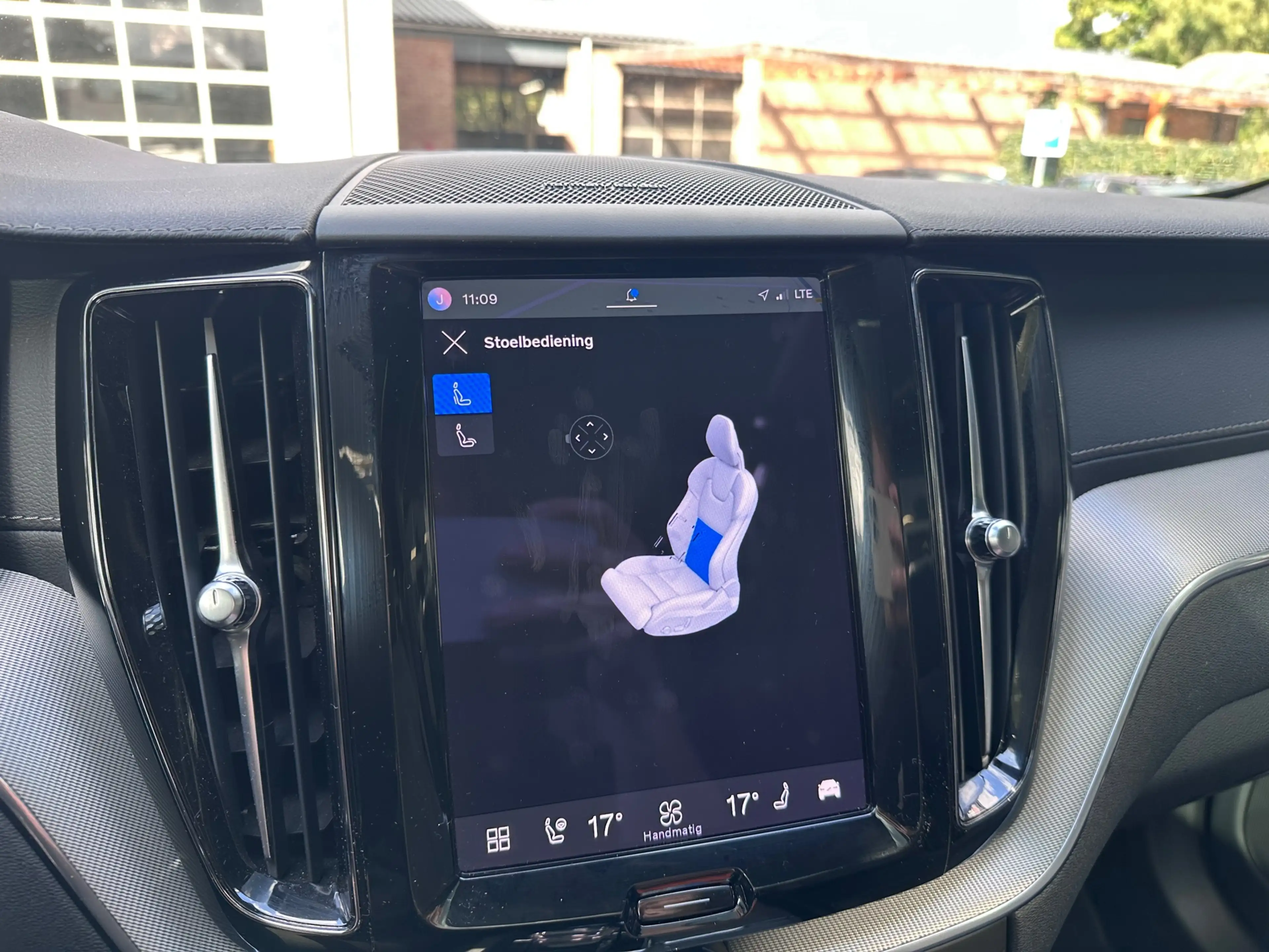 Volvo XC60 B5 Ultimate Dark ORG NL / HK AUDIO / MEMORY / PANO — photo 27