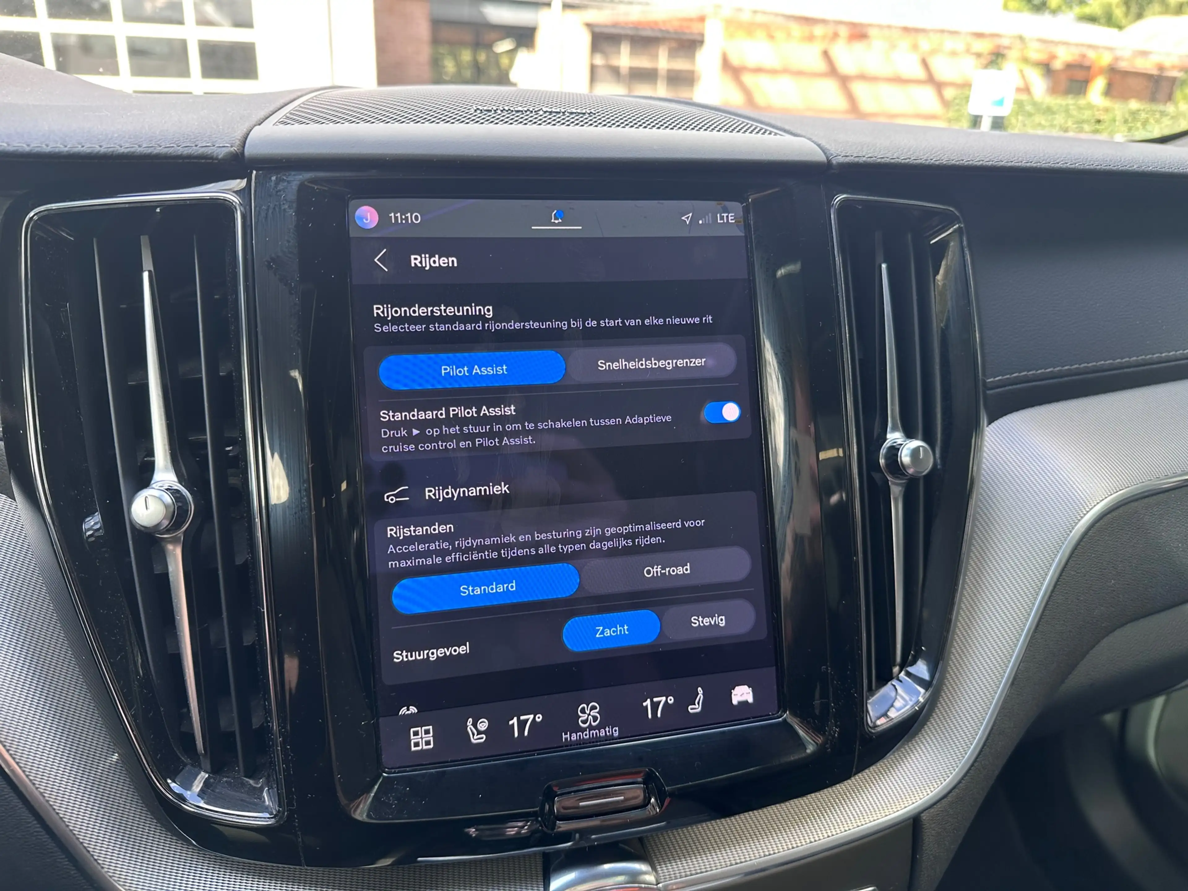 Volvo XC60 B5 Ultimate Dark ORG NL / HK AUDIO / MEMORY / PANO — photo 30
