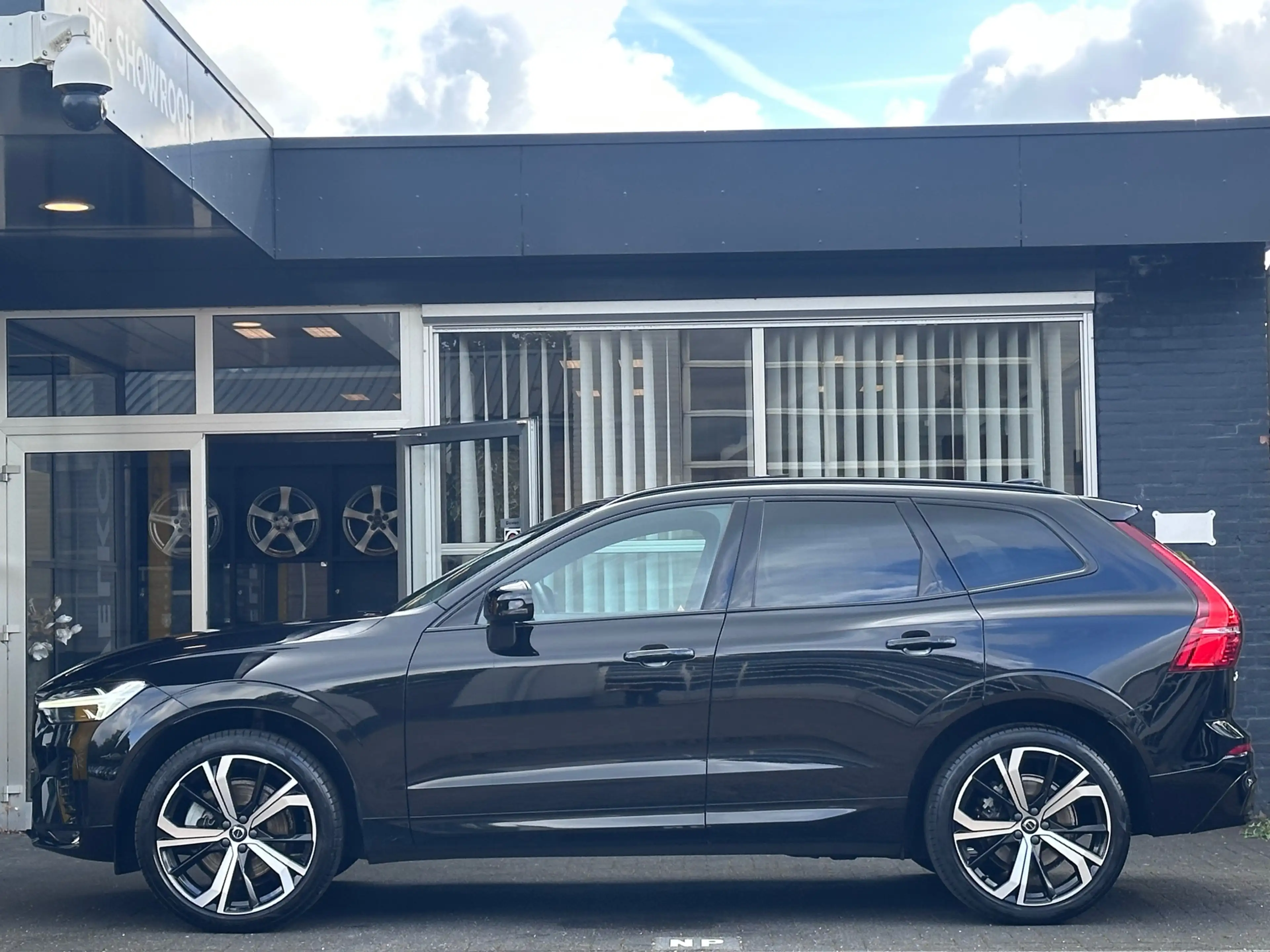 Volvo XC60 B5 Ultimate Dark ORG NL / HK AUDIO / MEMORY / PANO — photo 2