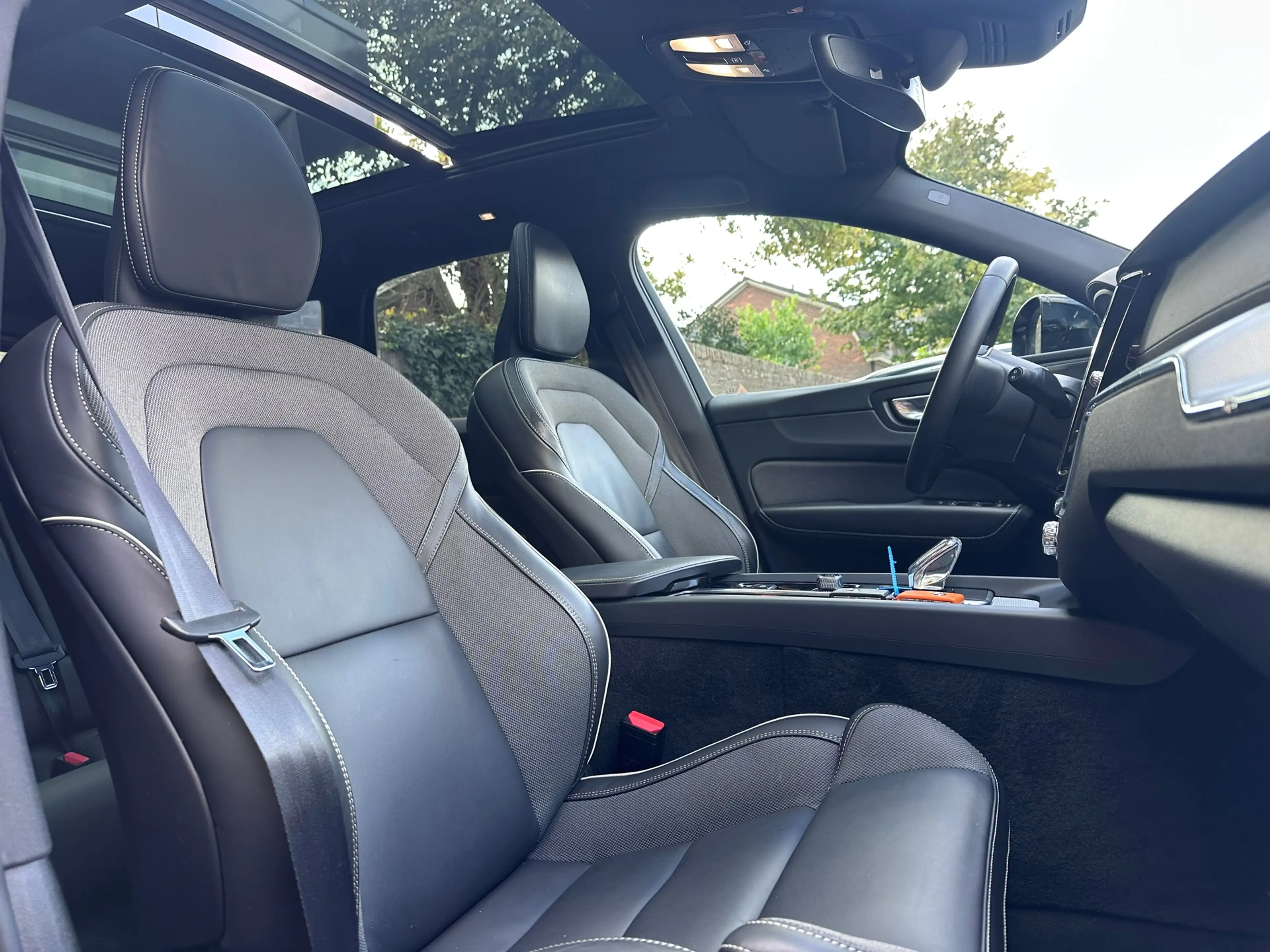 Volvo XC60 B5 Ultimate Dark ORG NL / HK AUDIO / MEMORY / PANO — photo 15