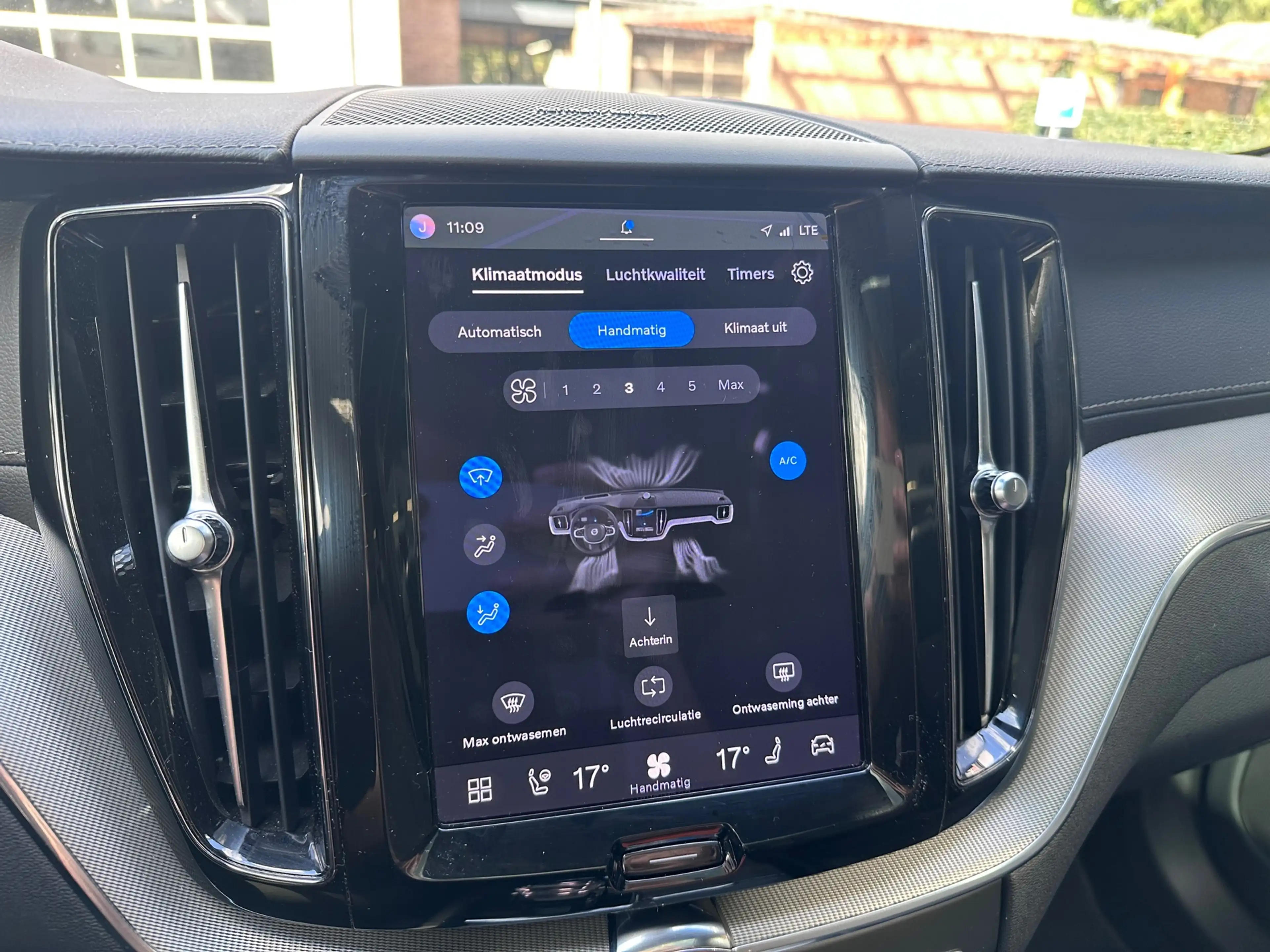 Volvo XC60 B5 Ultimate Dark ORG NL / HK AUDIO / MEMORY / PANO — photo 26