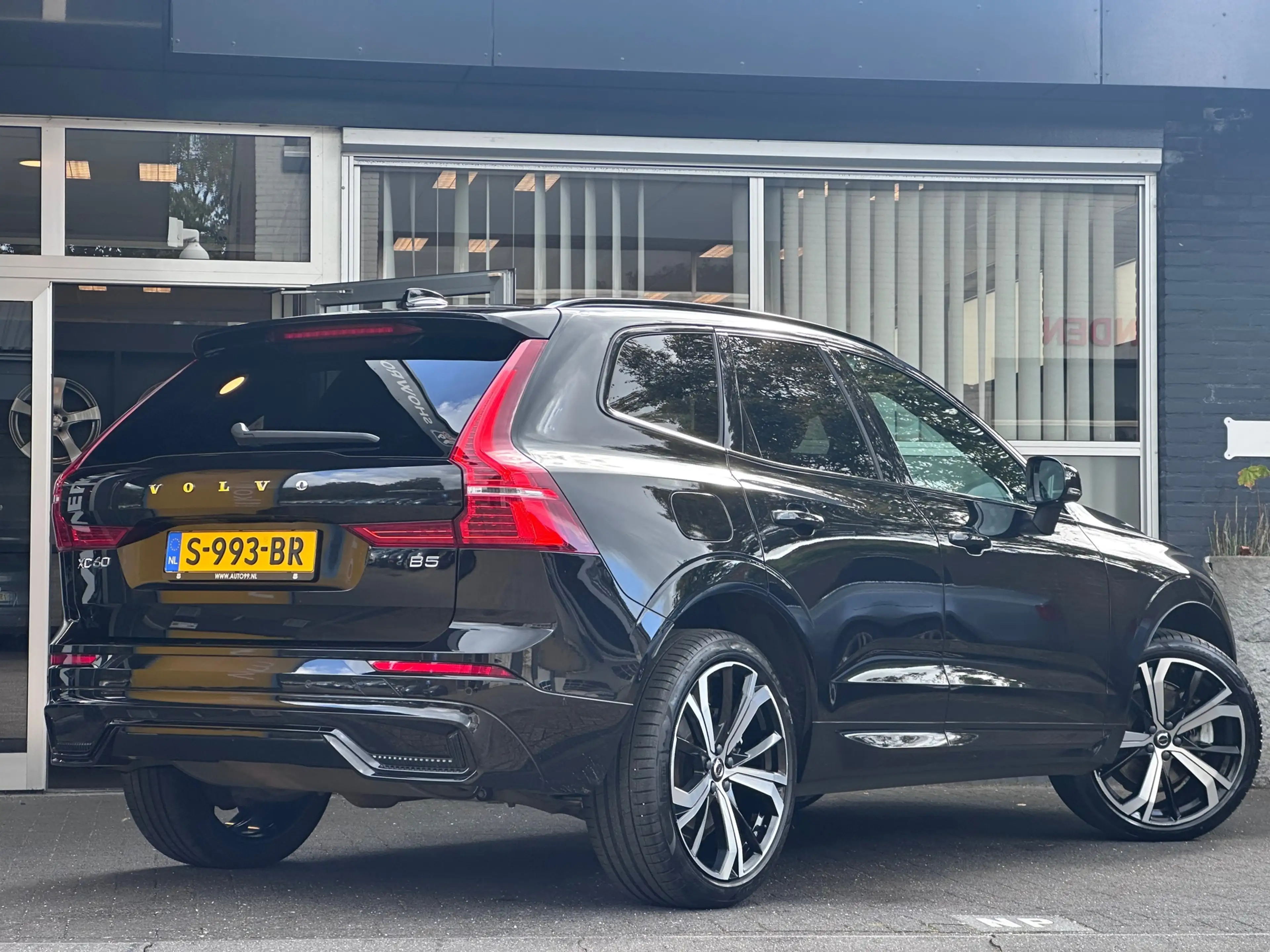 Volvo XC60 B5 Ultimate Dark ORG NL / HK AUDIO / MEMORY / PANO — photo 9