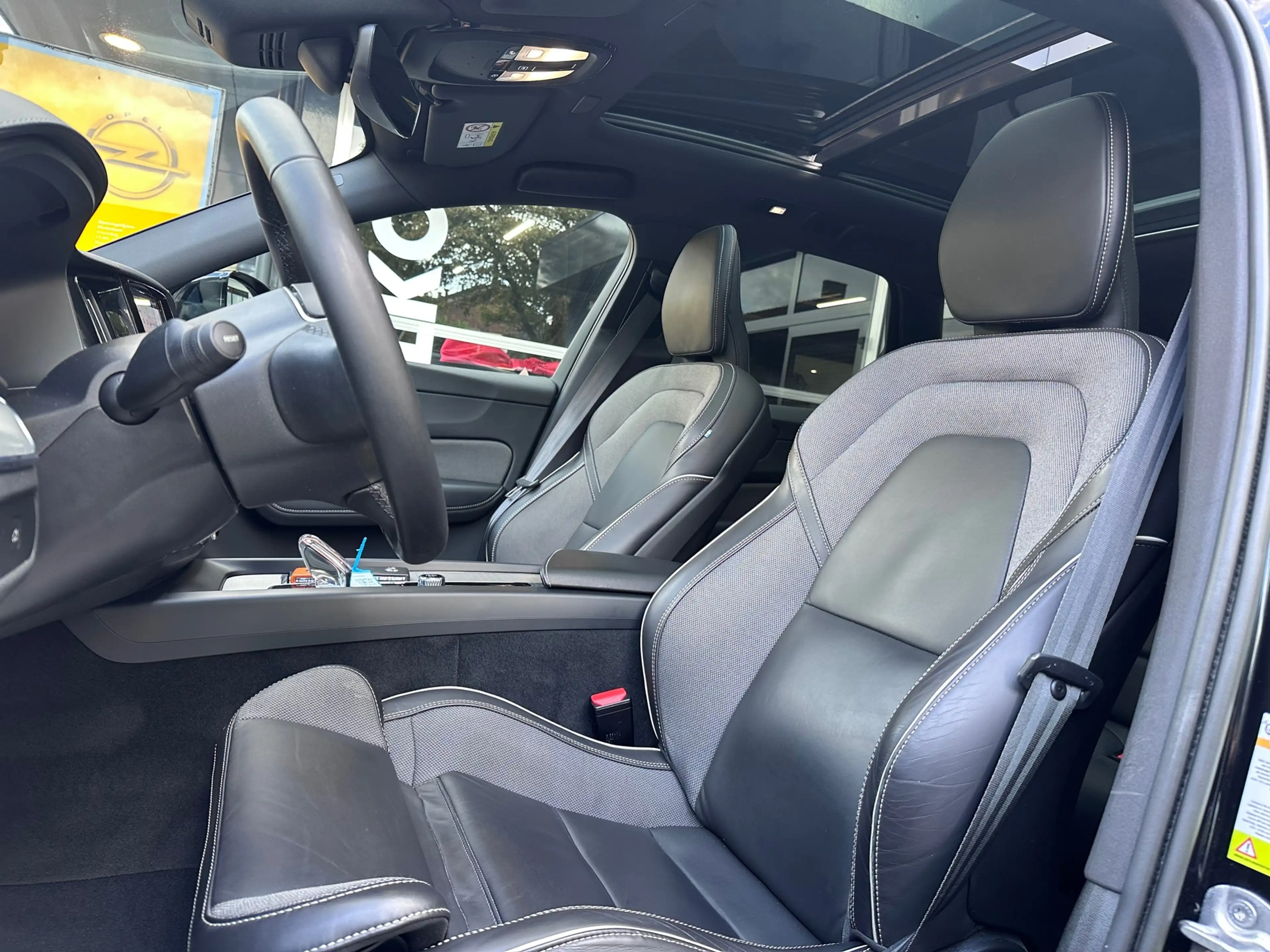 Volvo XC60 B5 Ultimate Dark ORG NL / HK AUDIO / MEMORY / PANO — photo 13